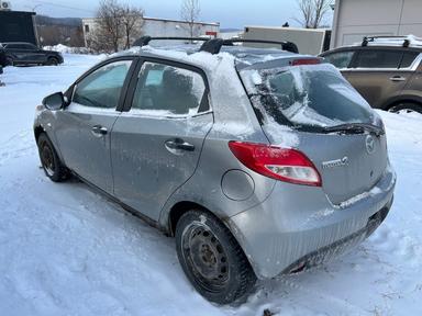 Mazda Mazda2 2012 - Thumbnail 6