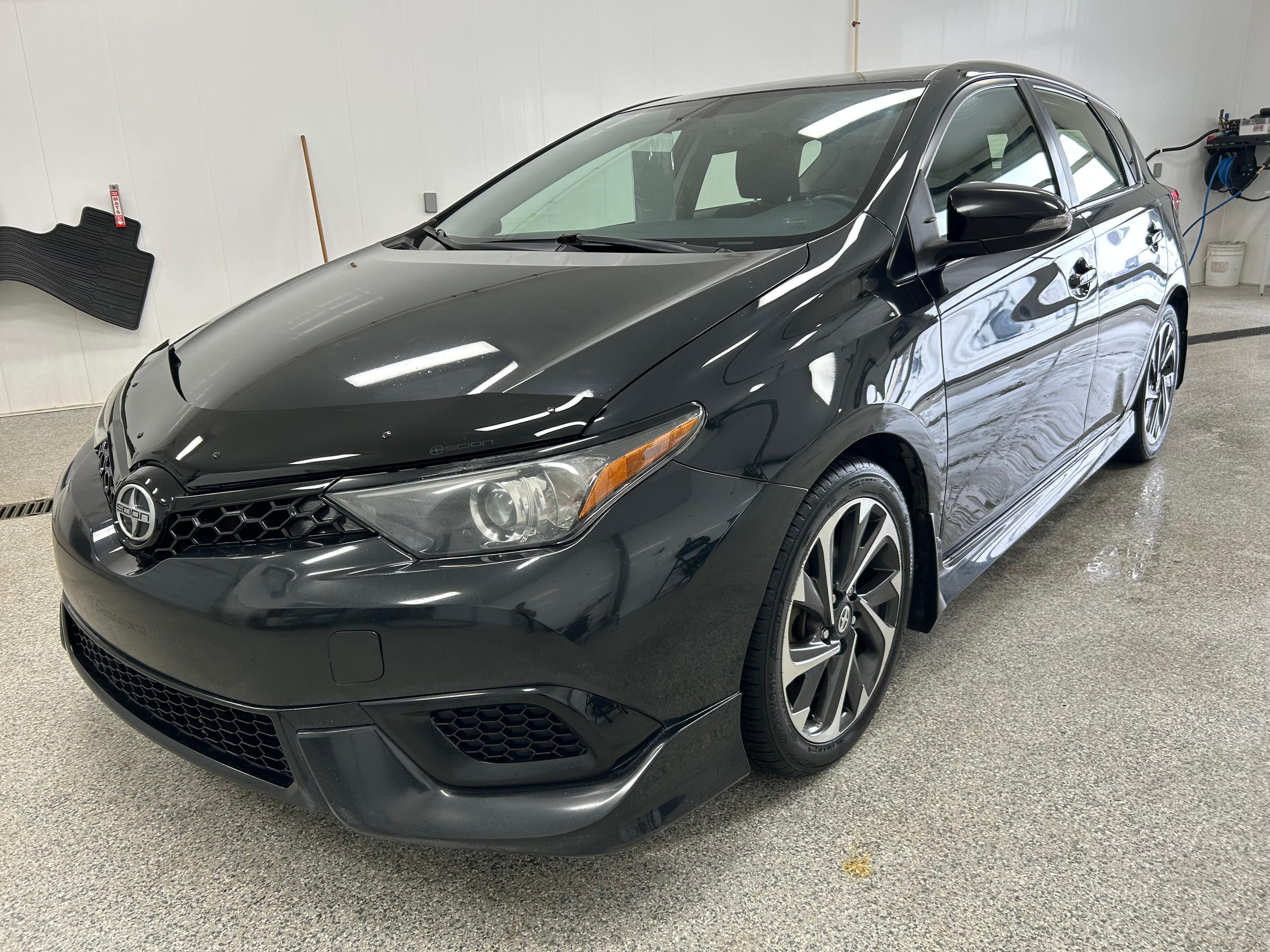 Scion iM 2016 - Image 1