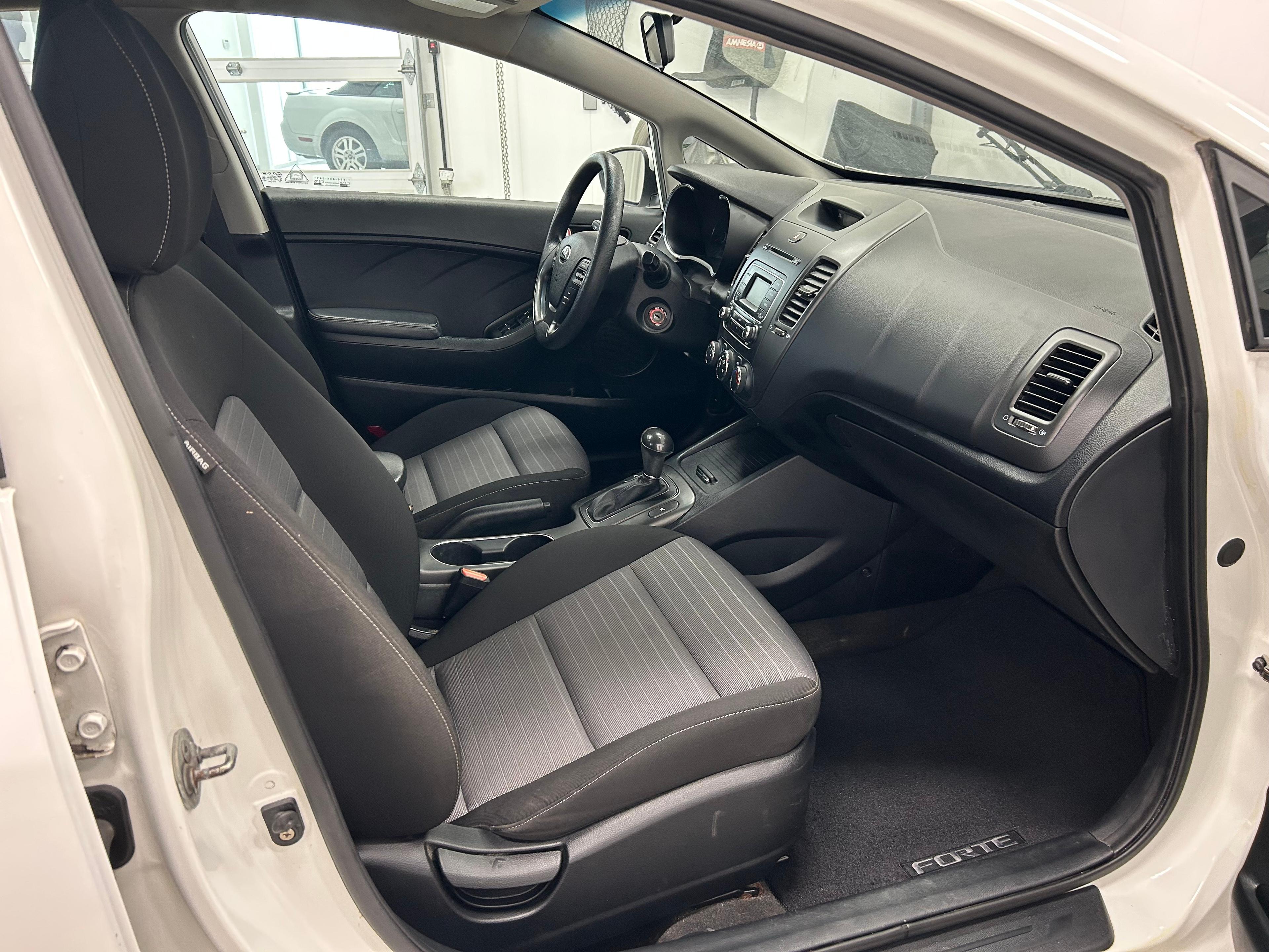 Kia Forte 2016 - Image 17