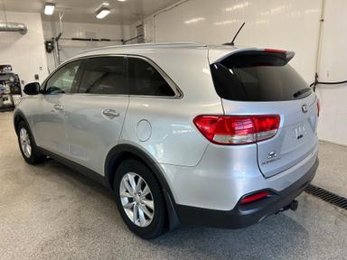 Kia Sorento 2017 - Thumbnail 4