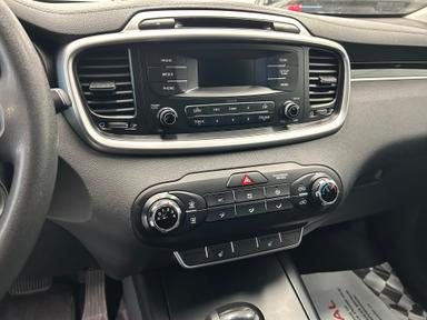 Kia Sorento 2017 - Thumbnail 12