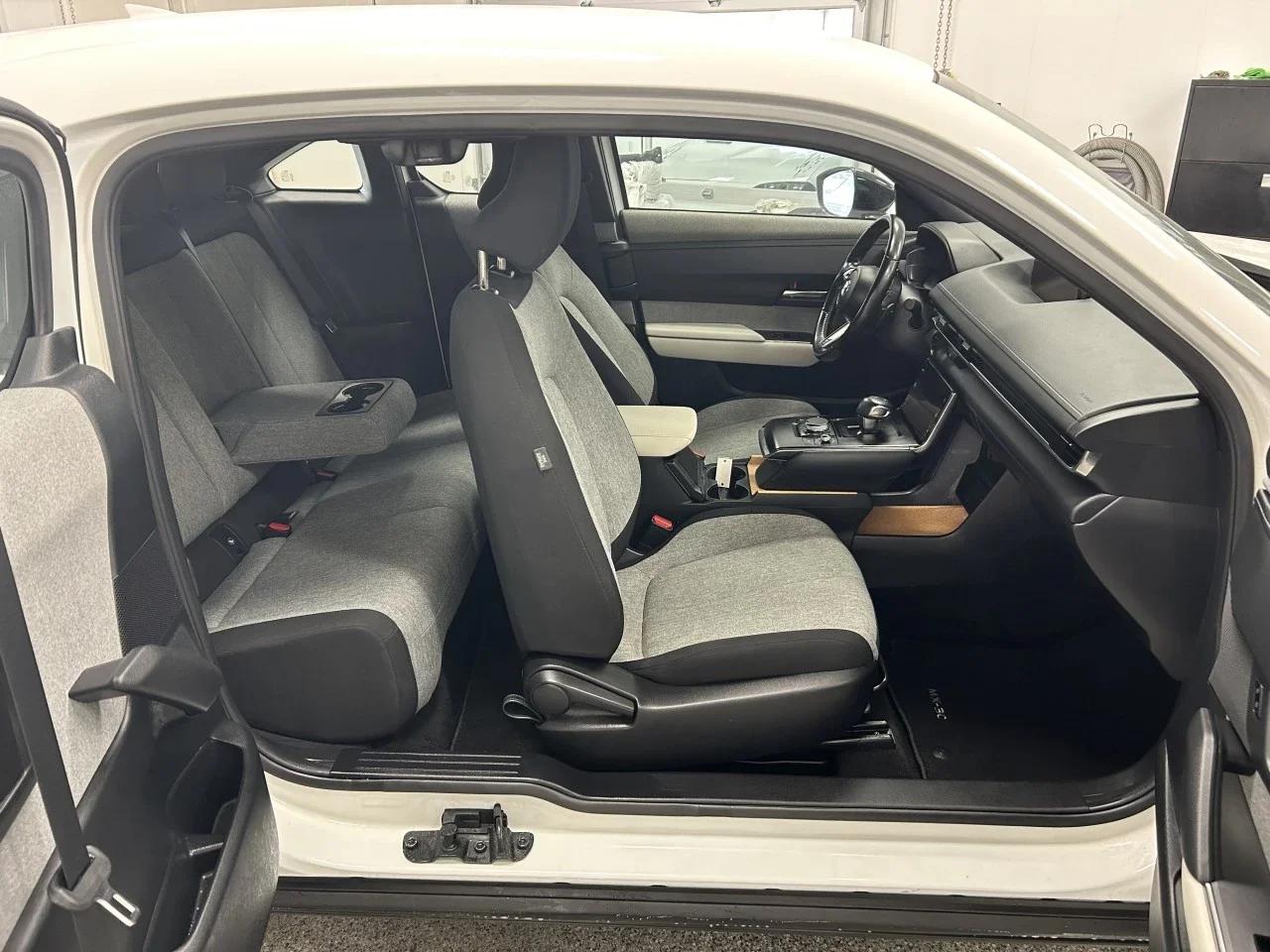 Mazda MX-30 2022 - Image 3