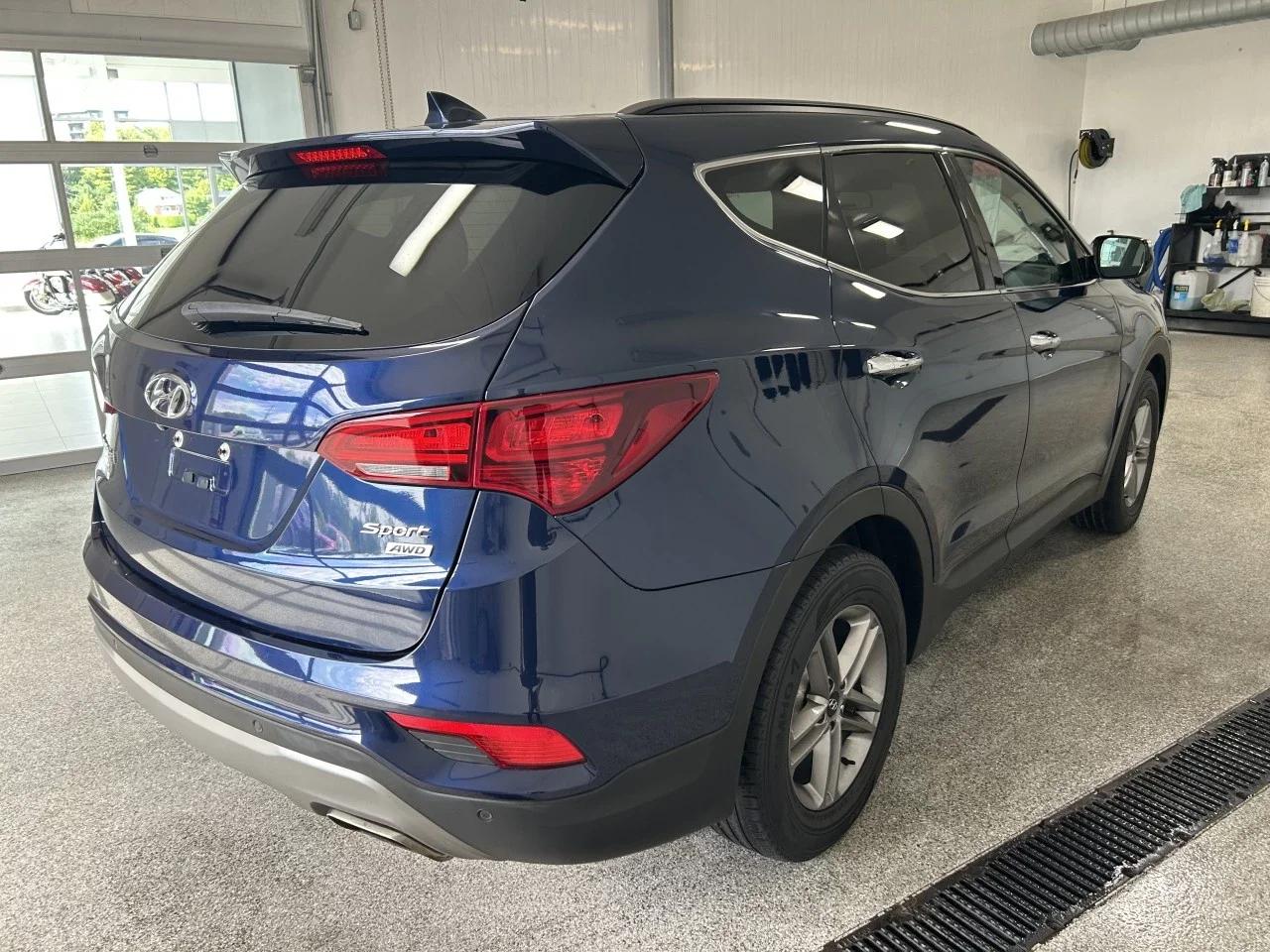 Hyundai Santa Fe 2017 - Image 2