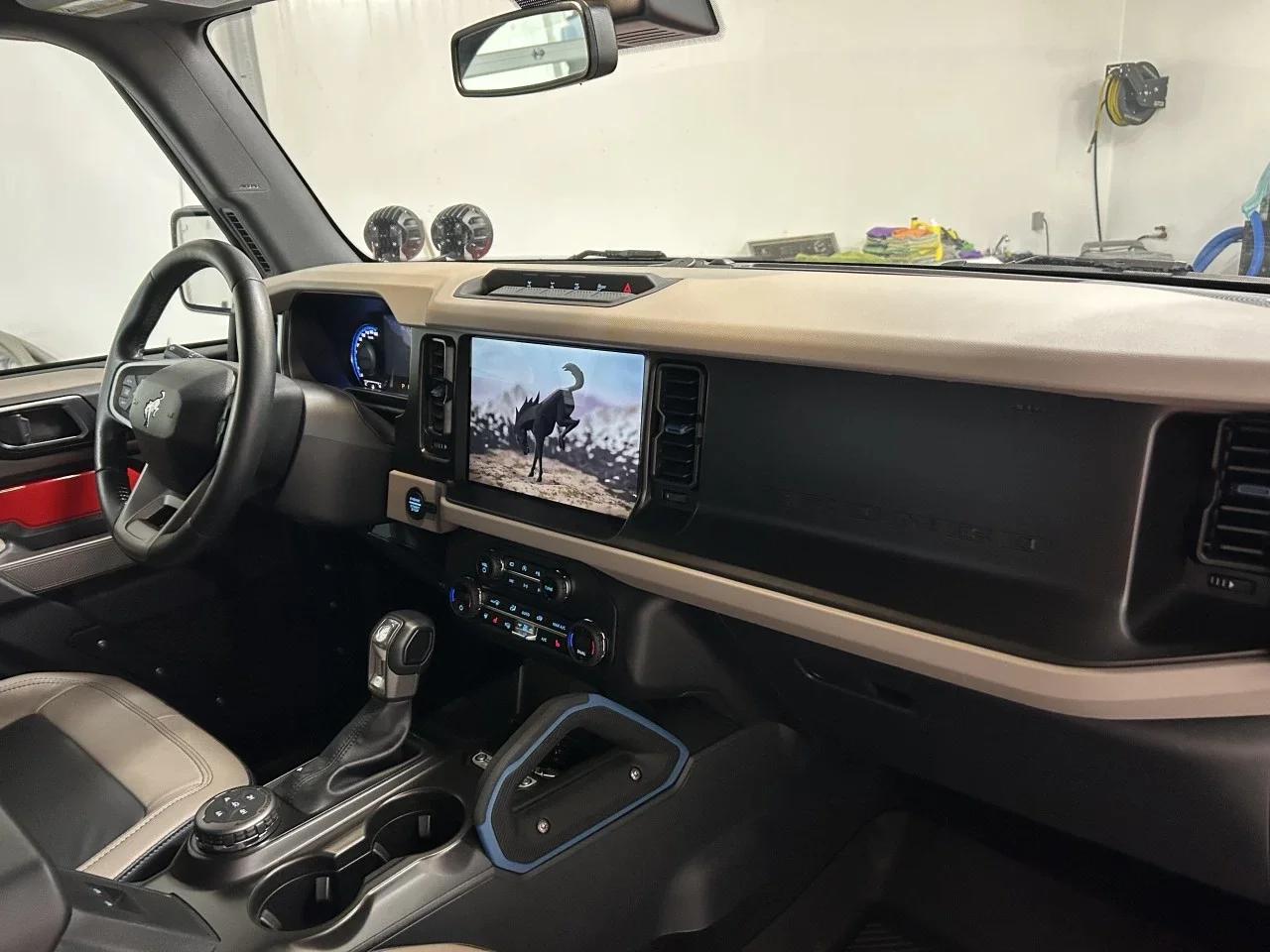 Ford Bronco 2021 - Image 18