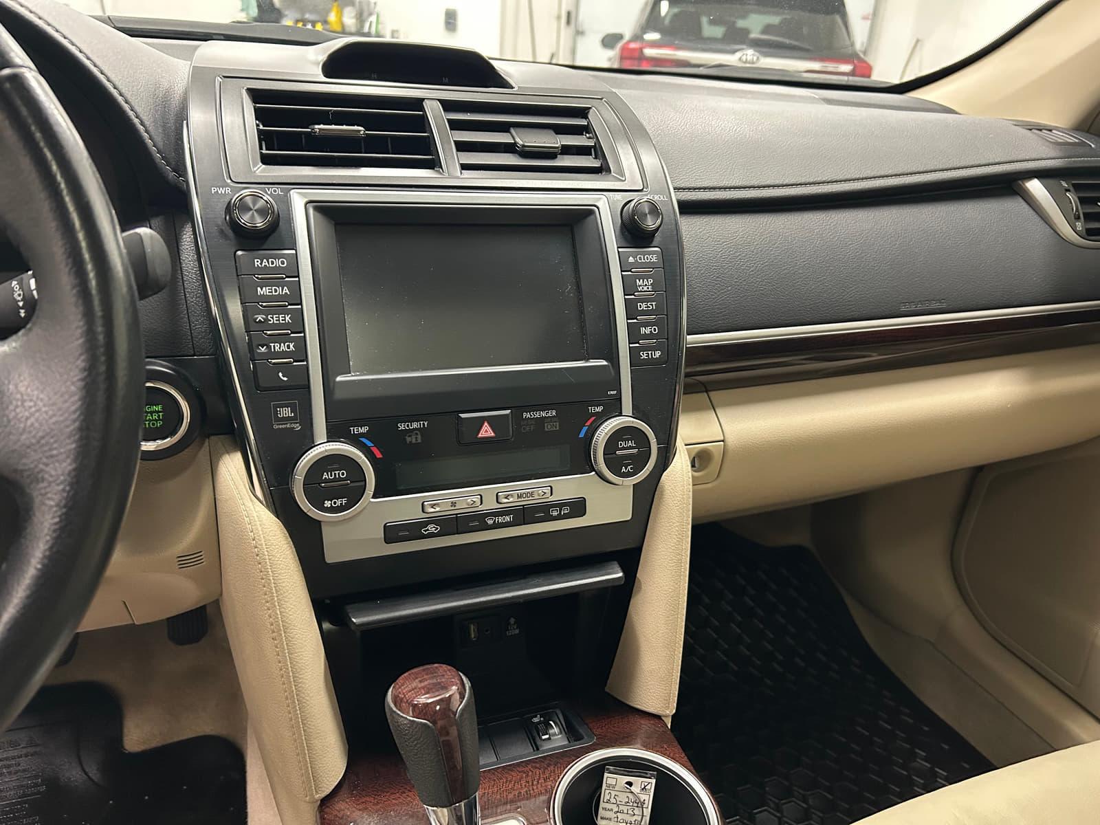 Toyota Camry 2013 - Image 12