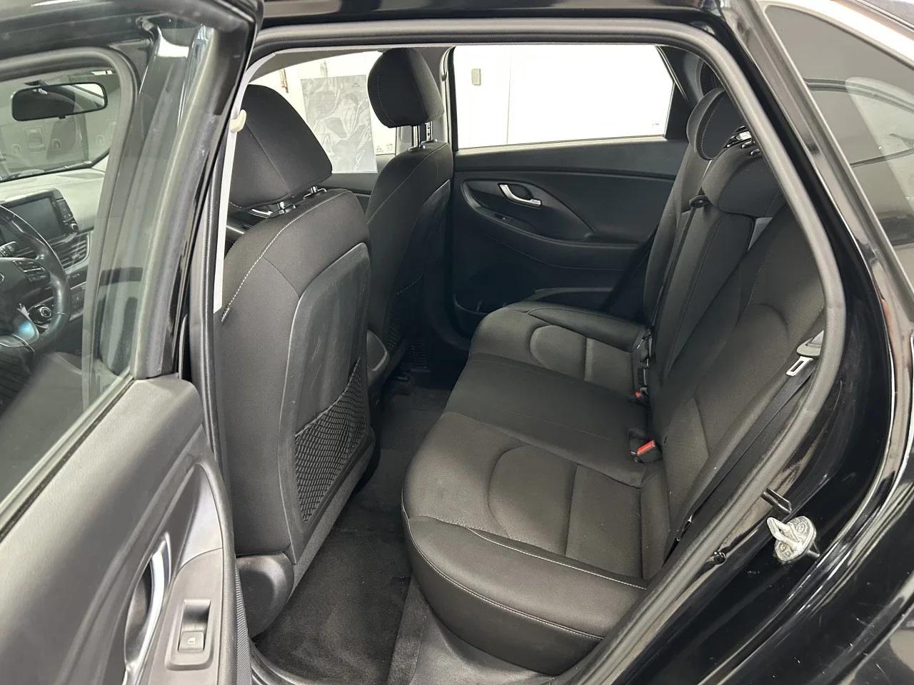 Hyundai Elantra GT 2018 - Image 17