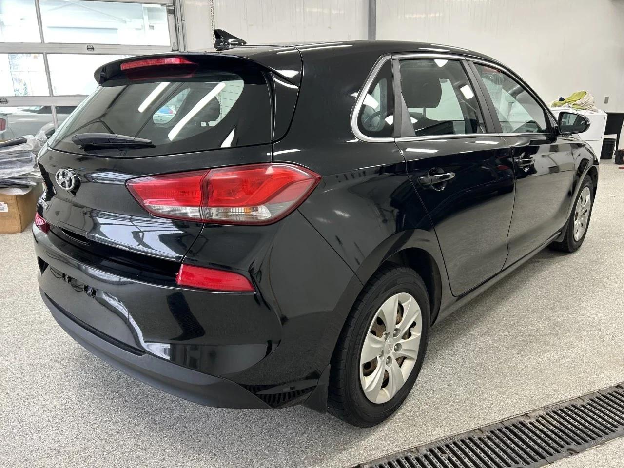 Hyundai Elantra GT 2018 - Image 4