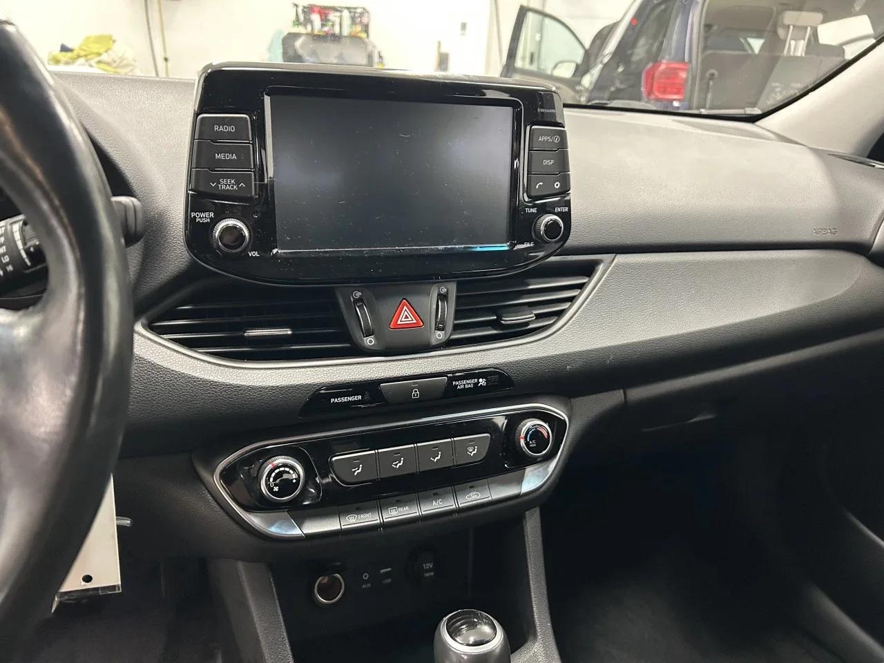 Hyundai Elantra GT 2018 - Image 8