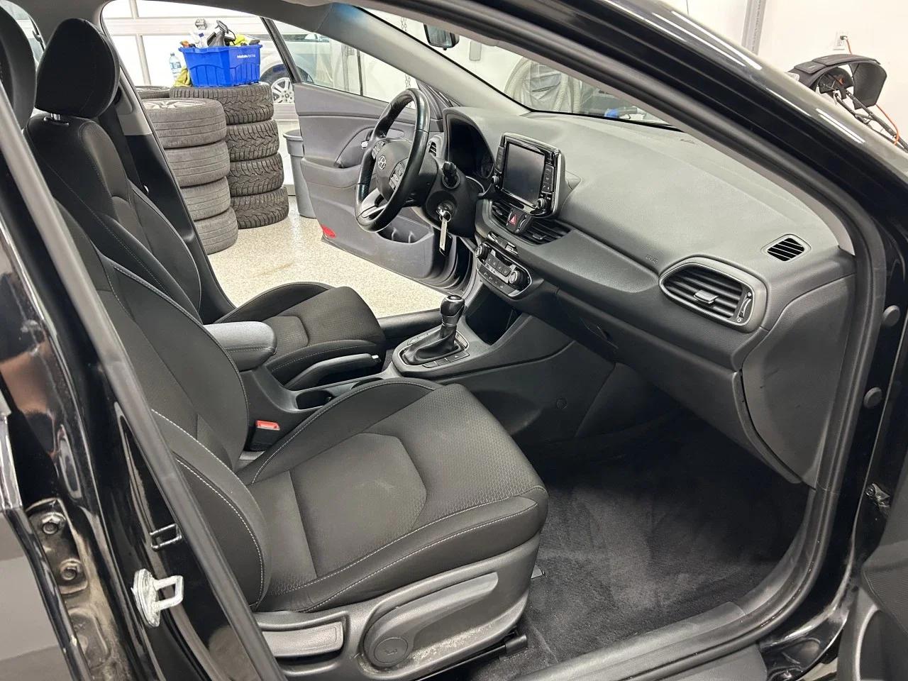 Hyundai Elantra GT 2018 - Image 12