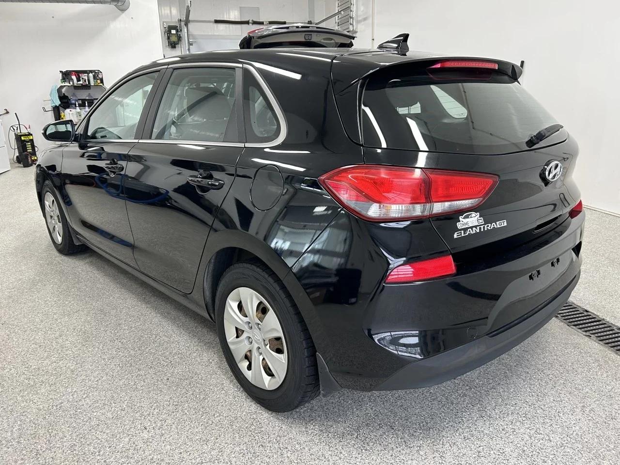 Hyundai Elantra GT 2018 - Image 13