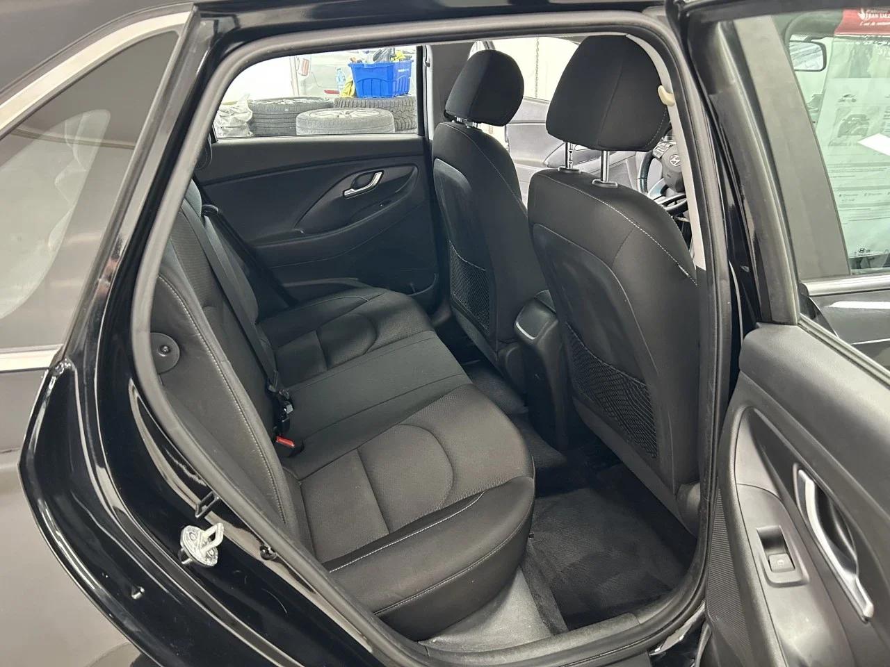 Hyundai Elantra GT 2018 - Image 18