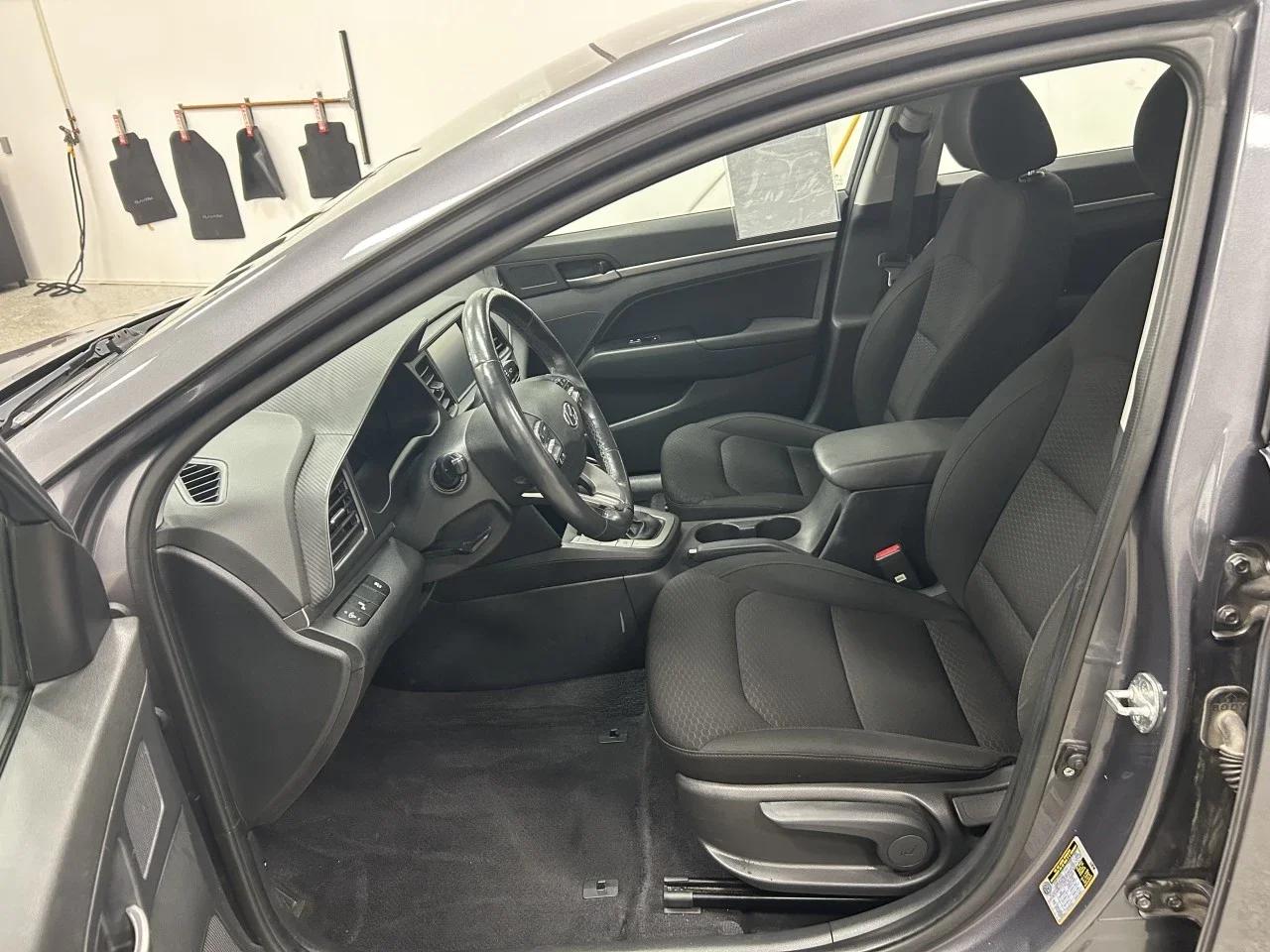 Hyundai Elantra 2020 - Image 2