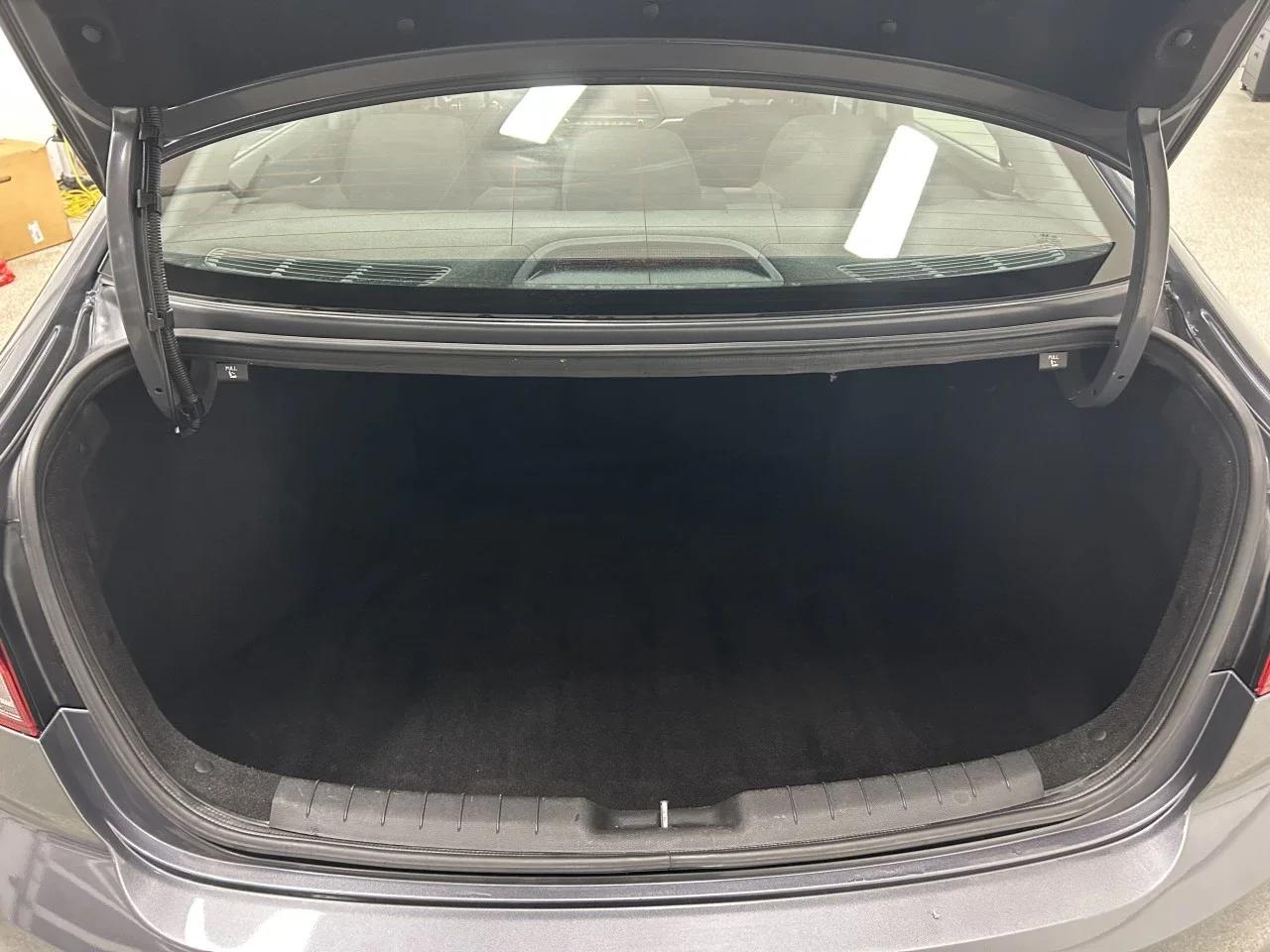 Hyundai Elantra 2020 - Image 17