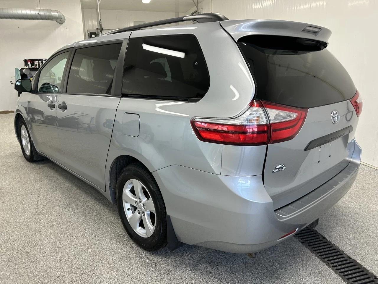 Toyota Sienna 2017 - Image 4