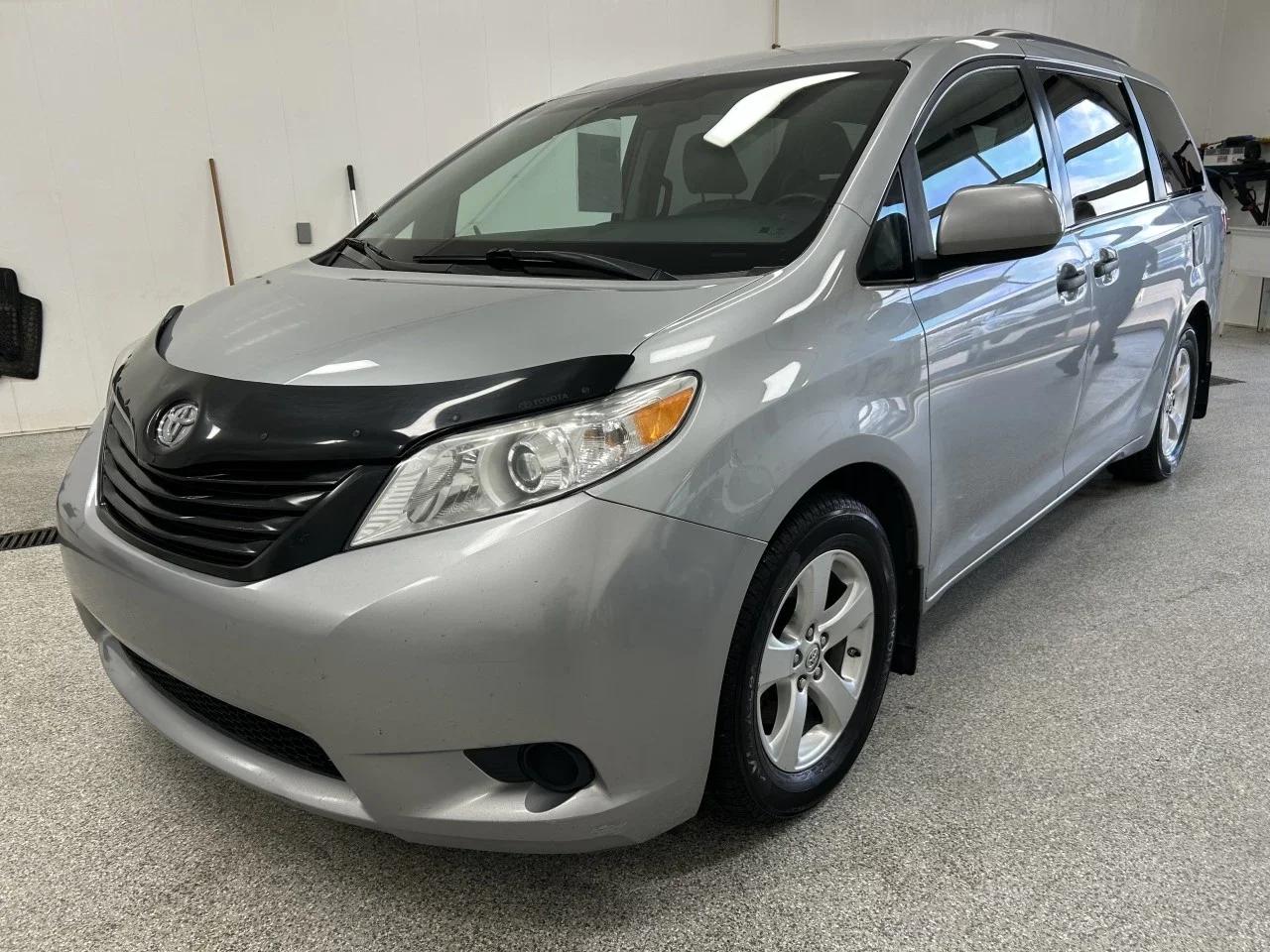 Toyota Sienna 2017 - Image 1