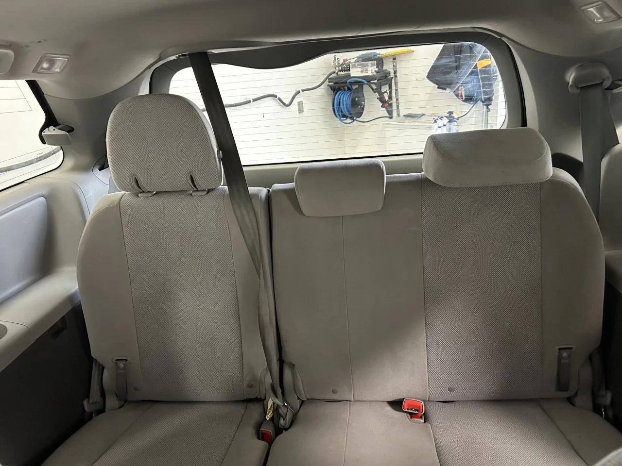 Toyota Sienna 2017 - Image 10