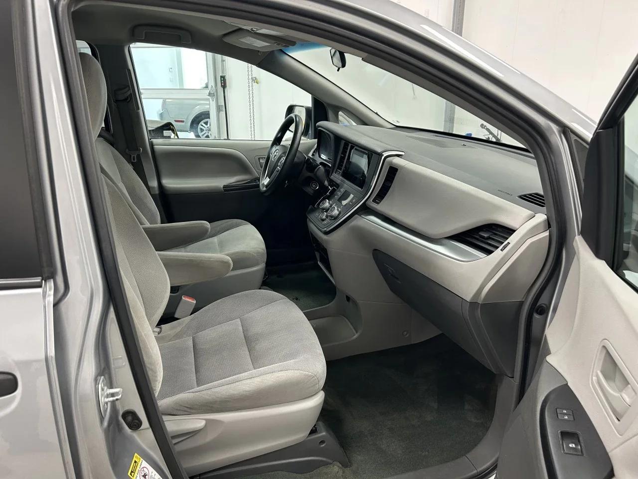 Toyota Sienna 2017 - Image 11