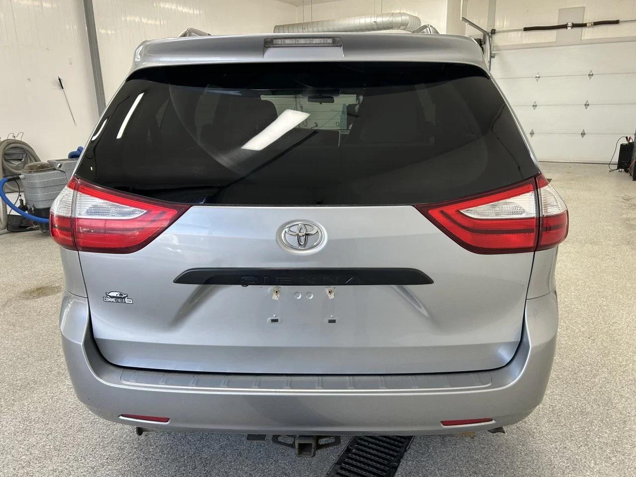 Toyota Sienna 2017 - Image 13