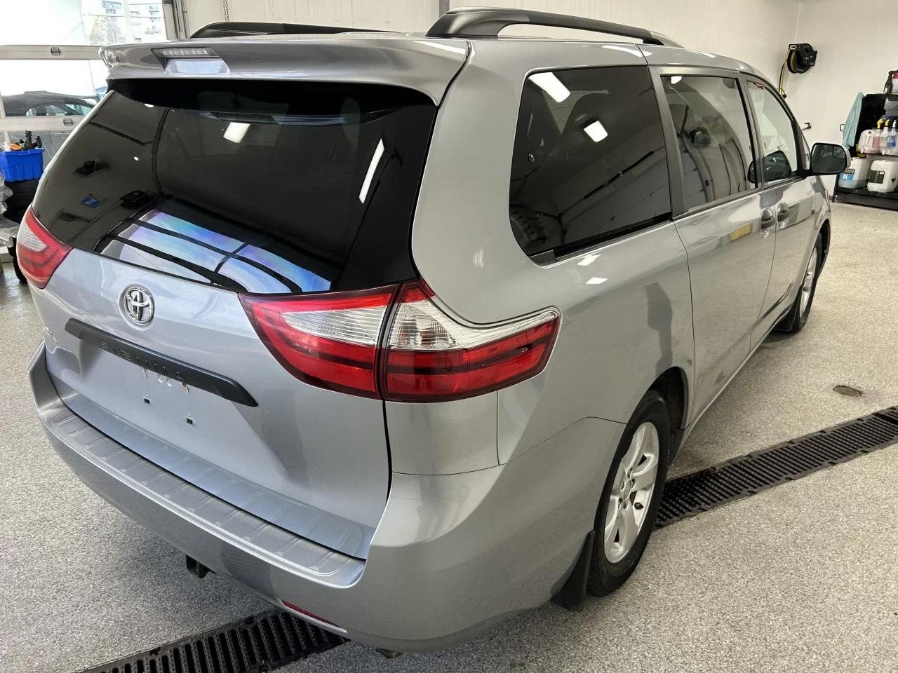 Toyota Sienna 2017 - Image 14