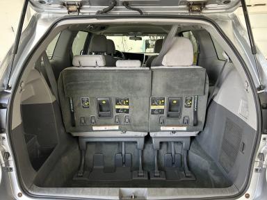 Toyota Sienna 2017 - Thumbnail 18