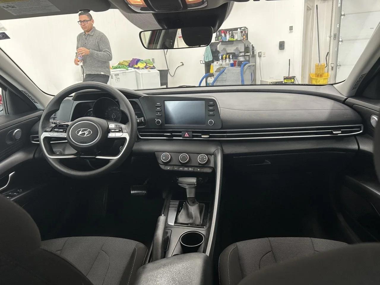 Hyundai Elantra 2022 - Image 8