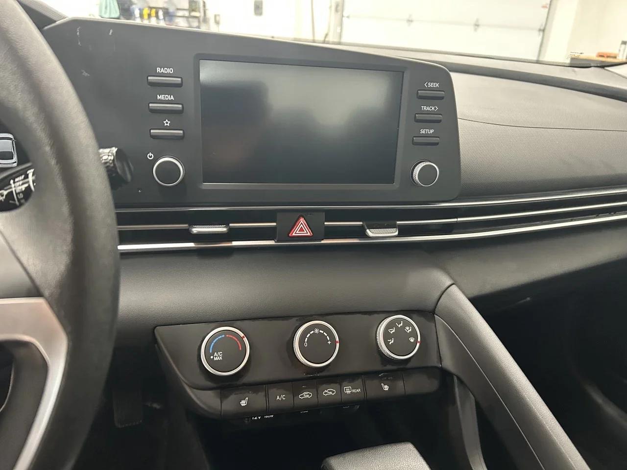 Hyundai Elantra 2022 - Image 14