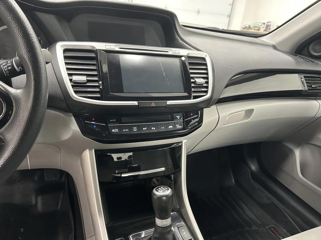 Honda Accord 2016 - Image 14