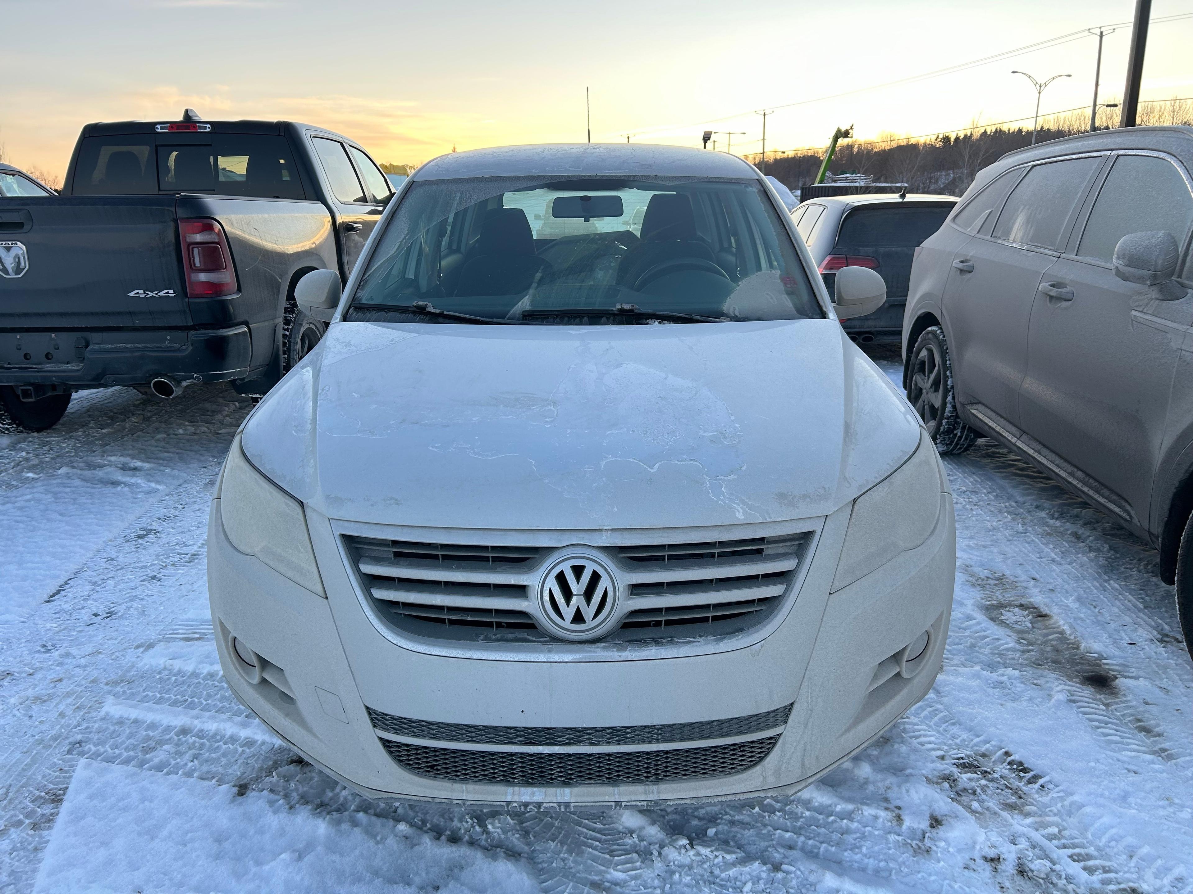 Volkswagen Tiguan 2010 - Image 2