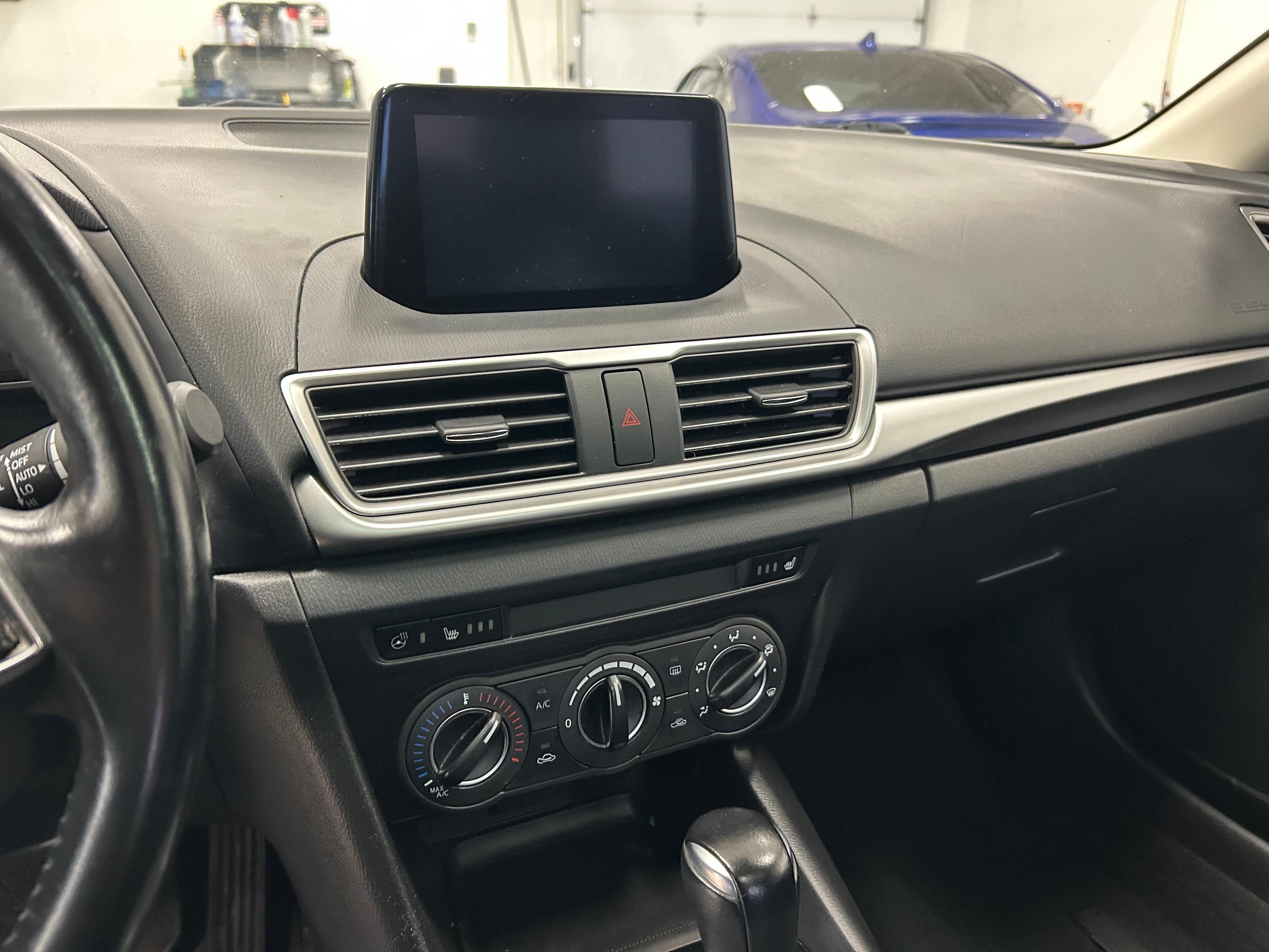 Mazda Mazda3 2018 - Image 12