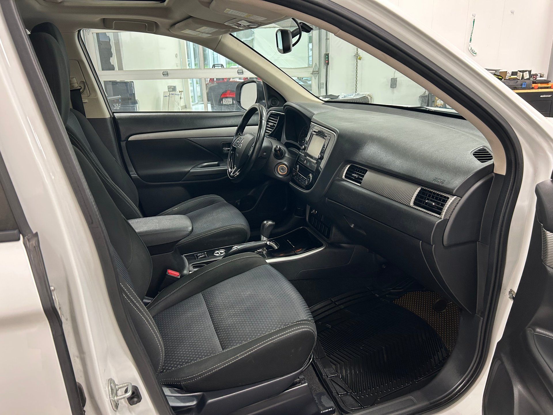 Mitsubishi Outlander 2017 - Thumbnail 18