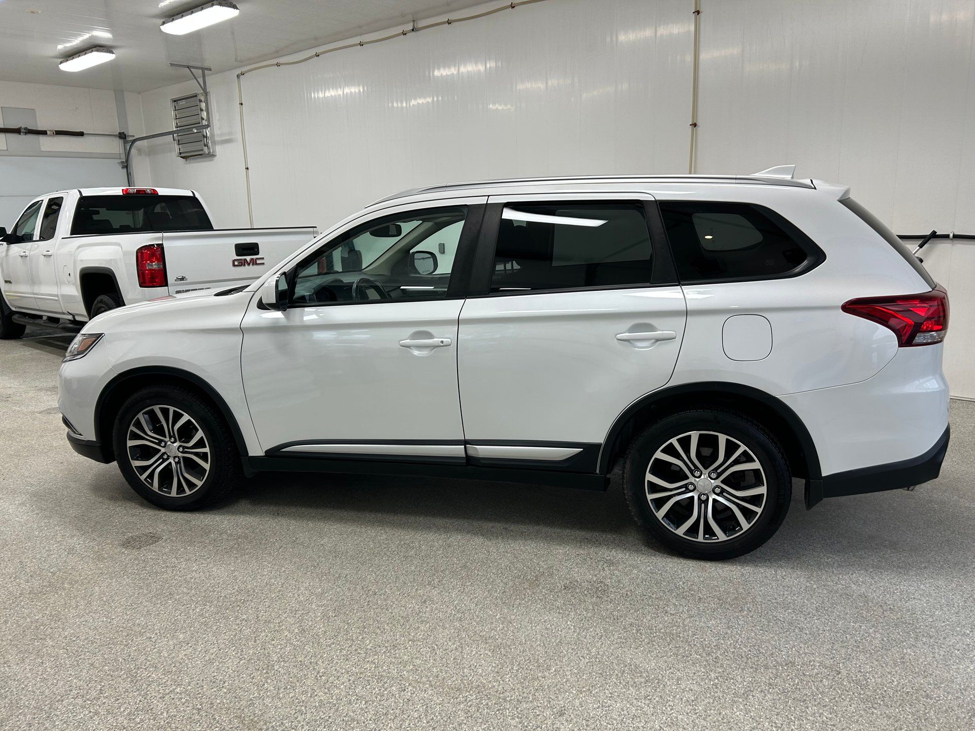 Mitsubishi Outlander 2017 - Thumbnail 3