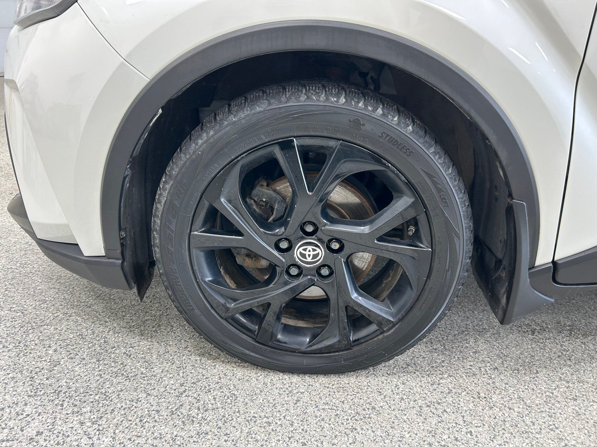 Toyota C-HR 2021 - Thumbnail 2