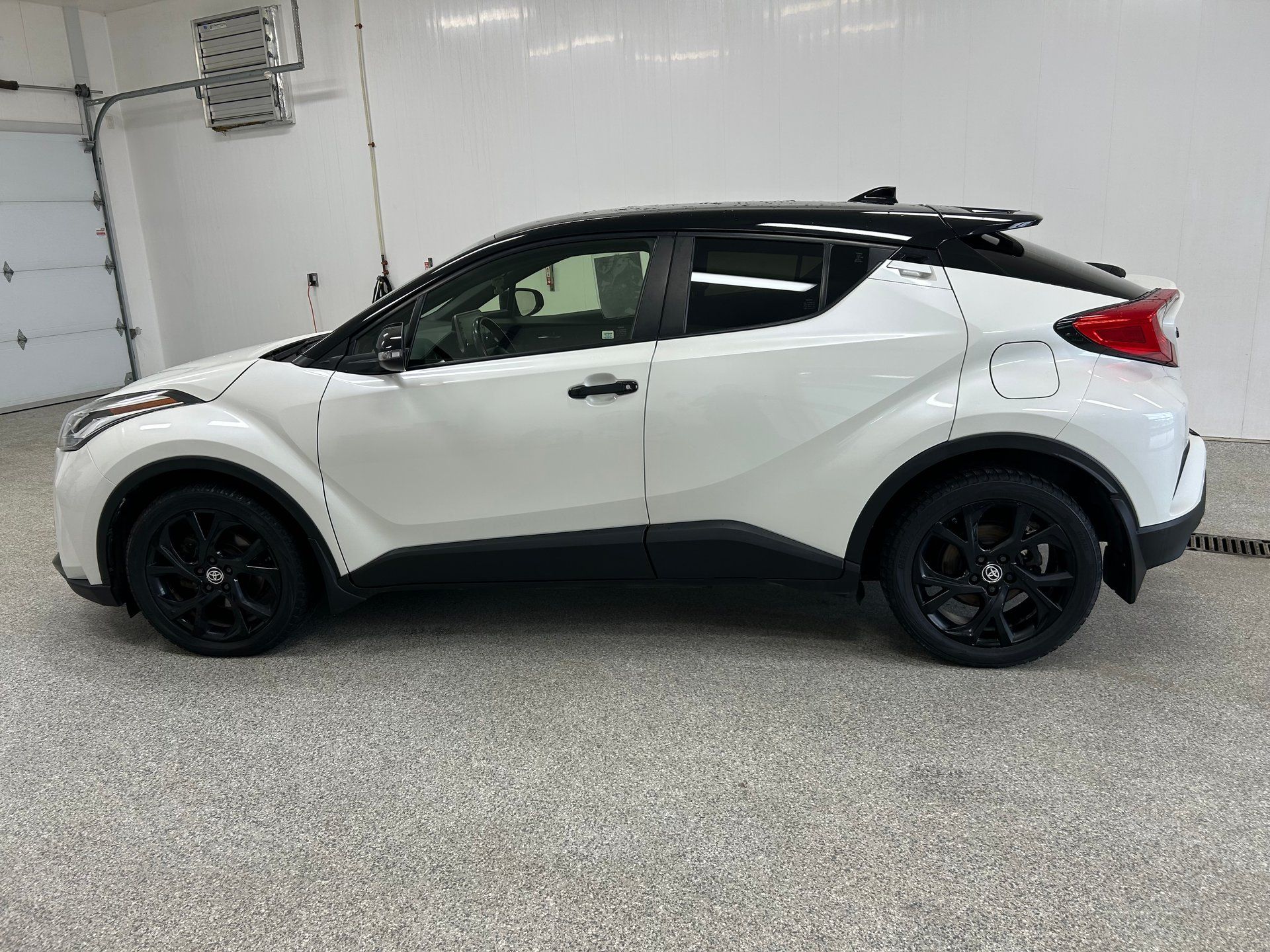 Toyota C-HR 2021 - Thumbnail 3