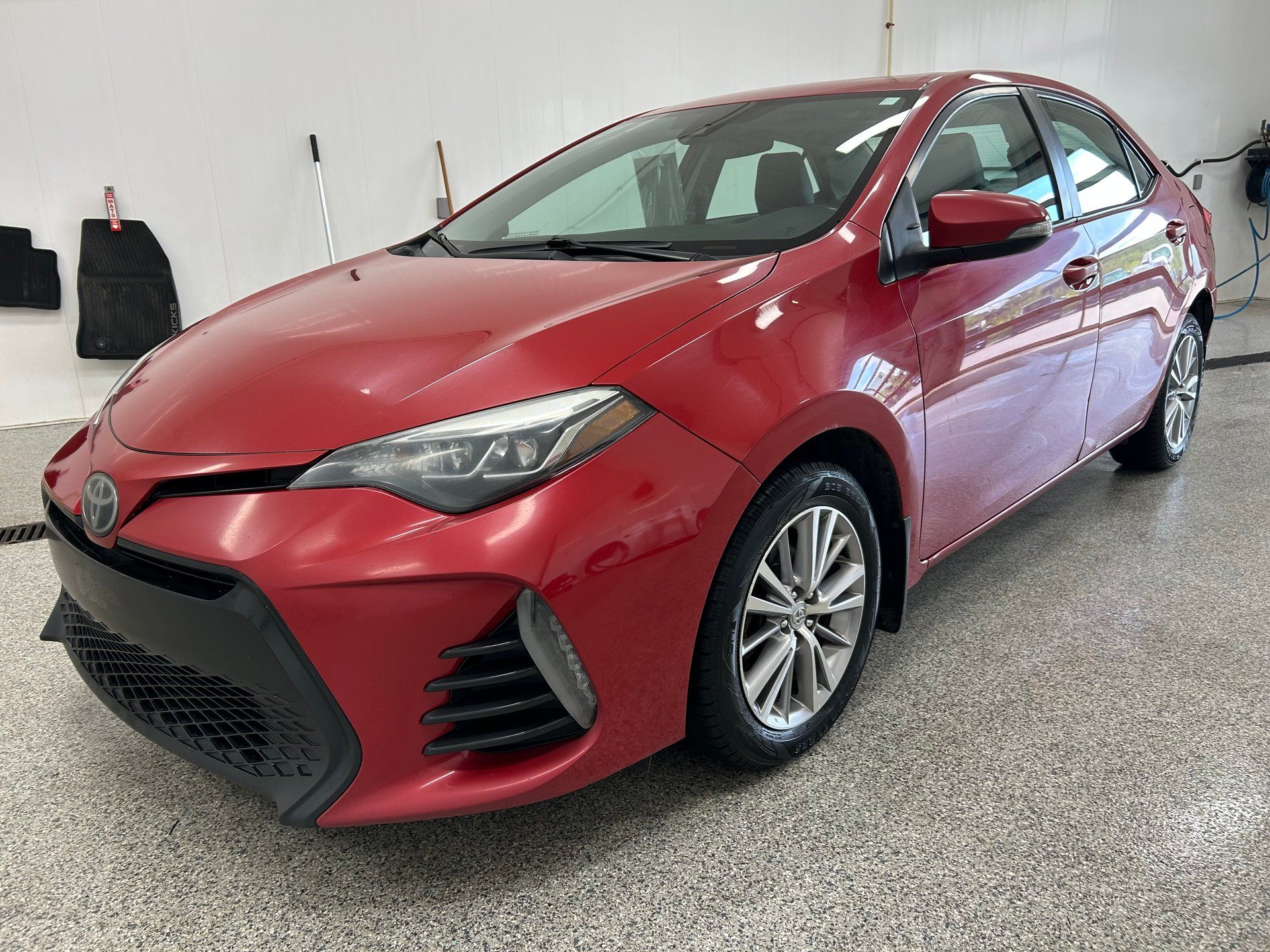 Toyota Corolla 2017 - Thumbnail 1