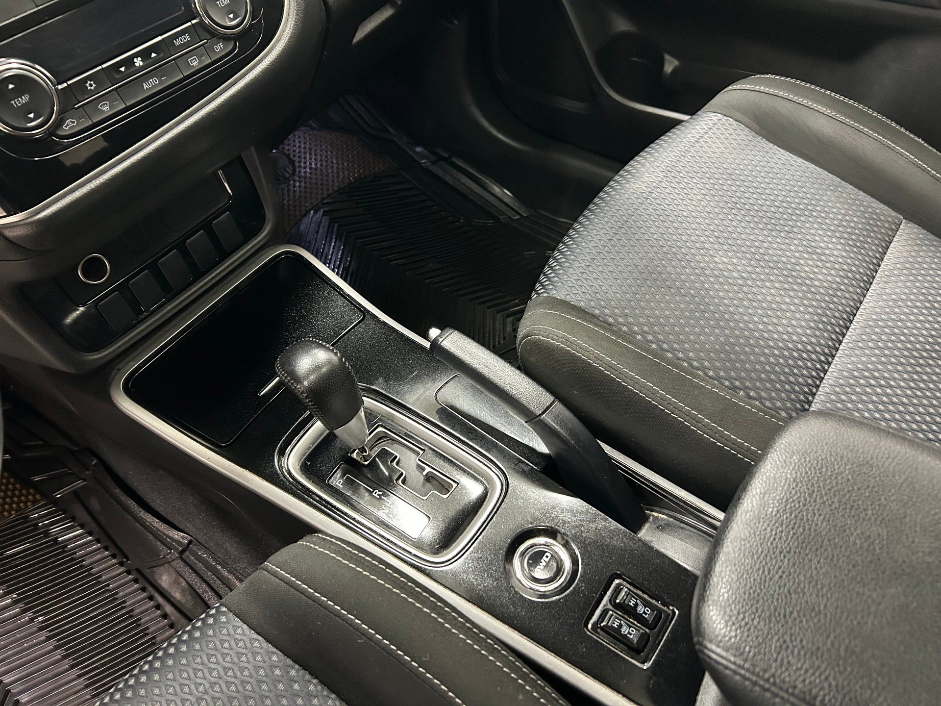 Mitsubishi Outlander 2017 - Image 13