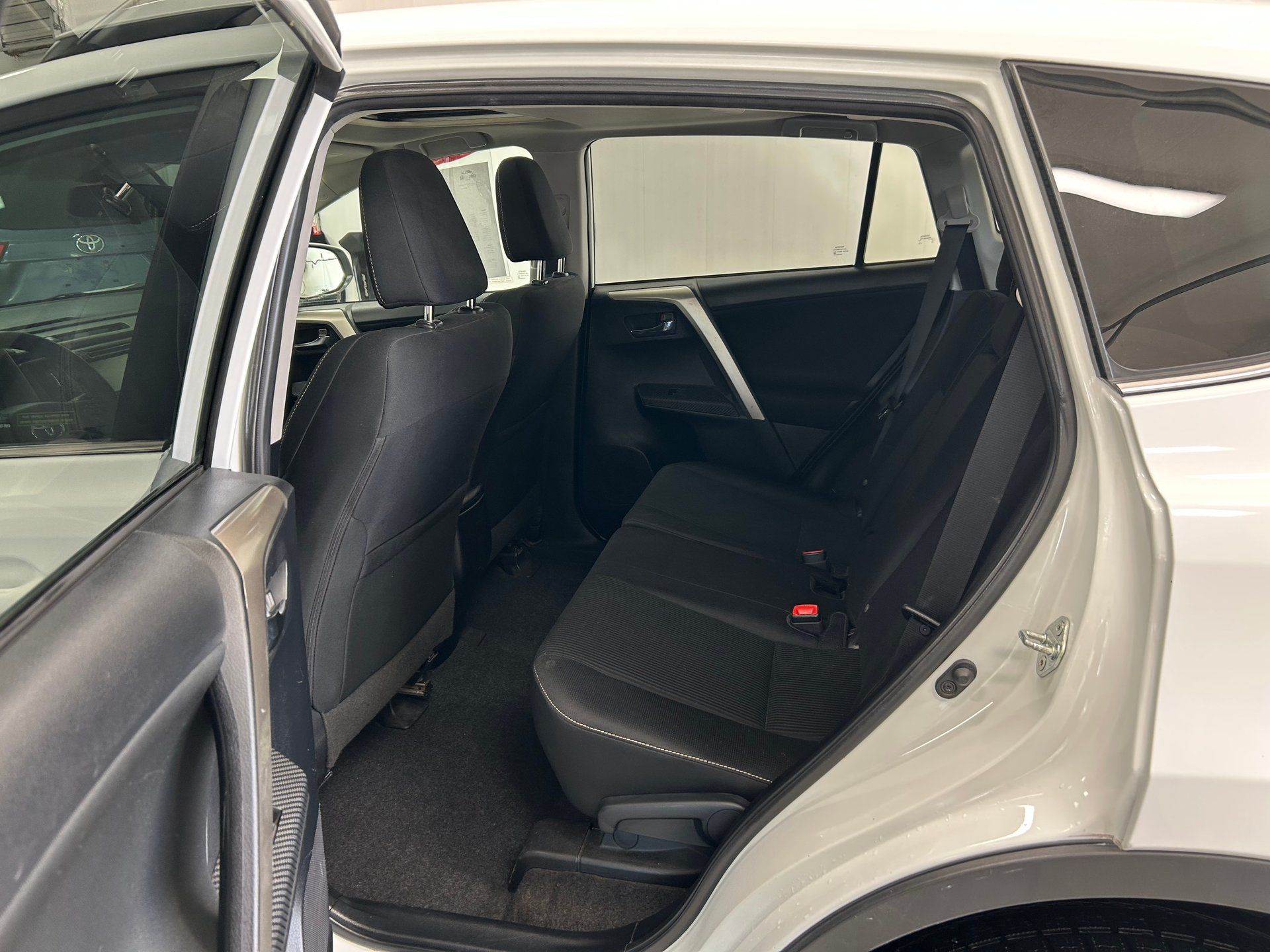 Toyota RAV4 2015 - Image 13