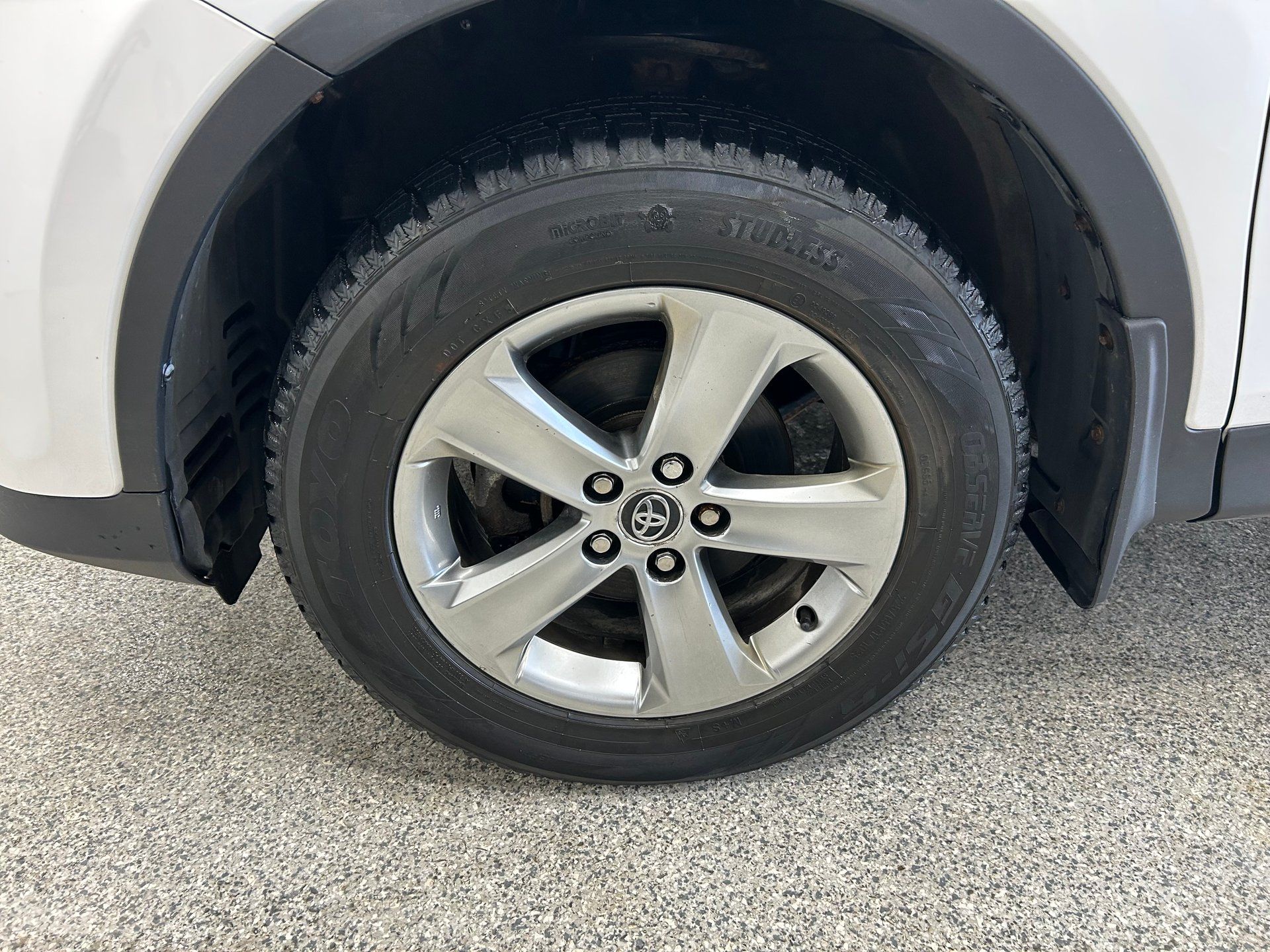 Toyota RAV4 2015 - Image 2