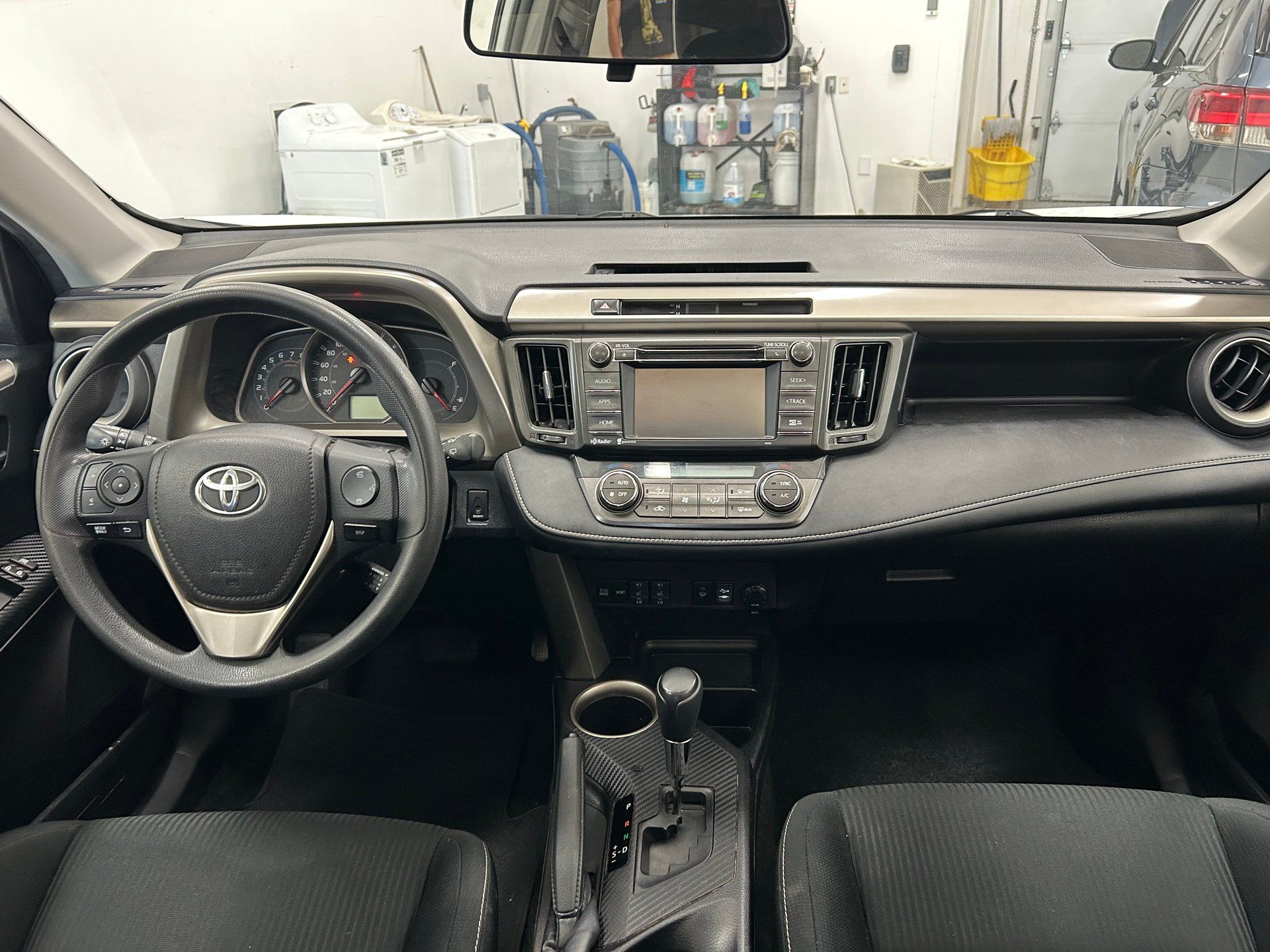Toyota RAV4 2015 - Image 16