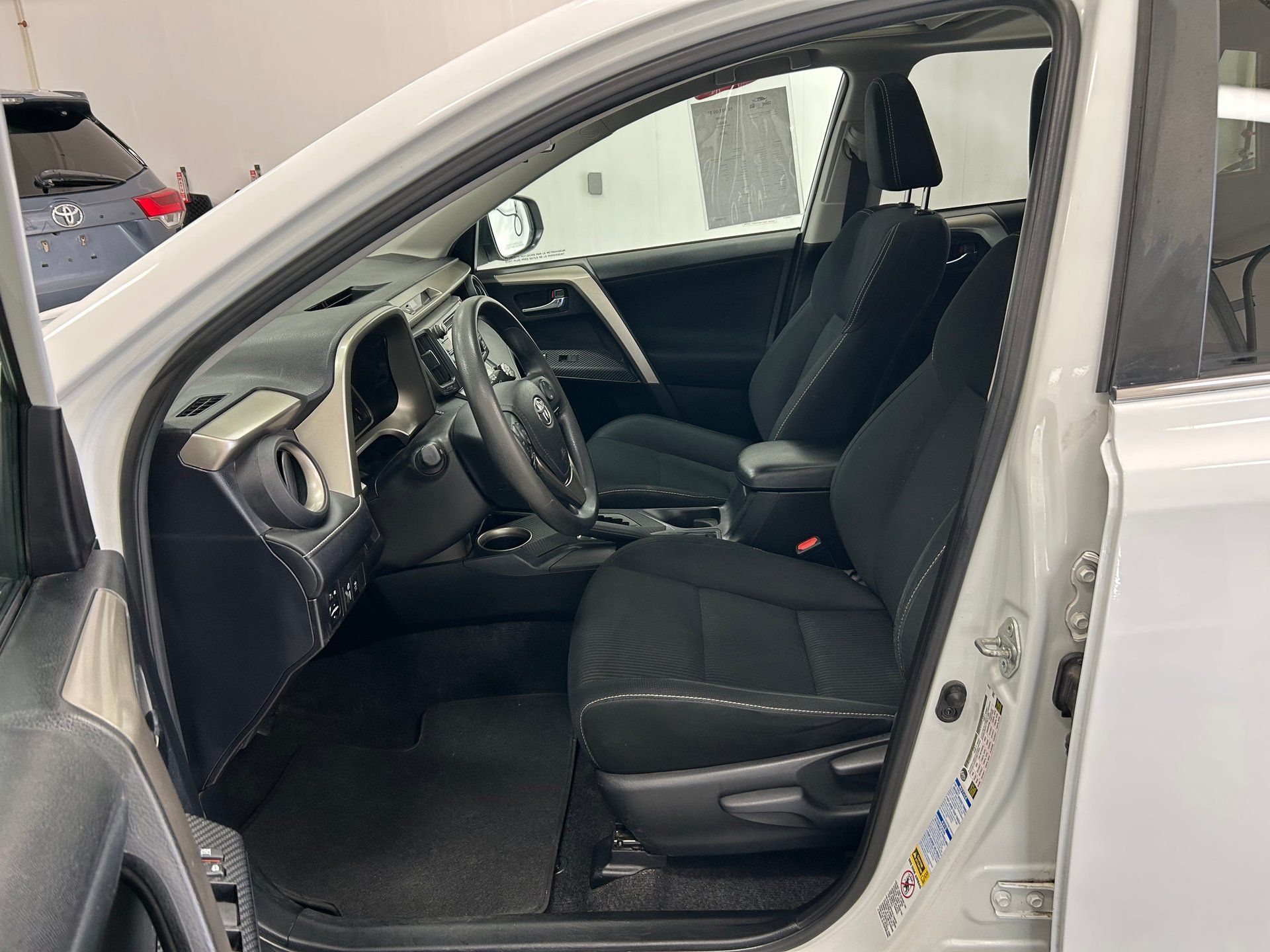 Toyota RAV4 2015 - Image 8