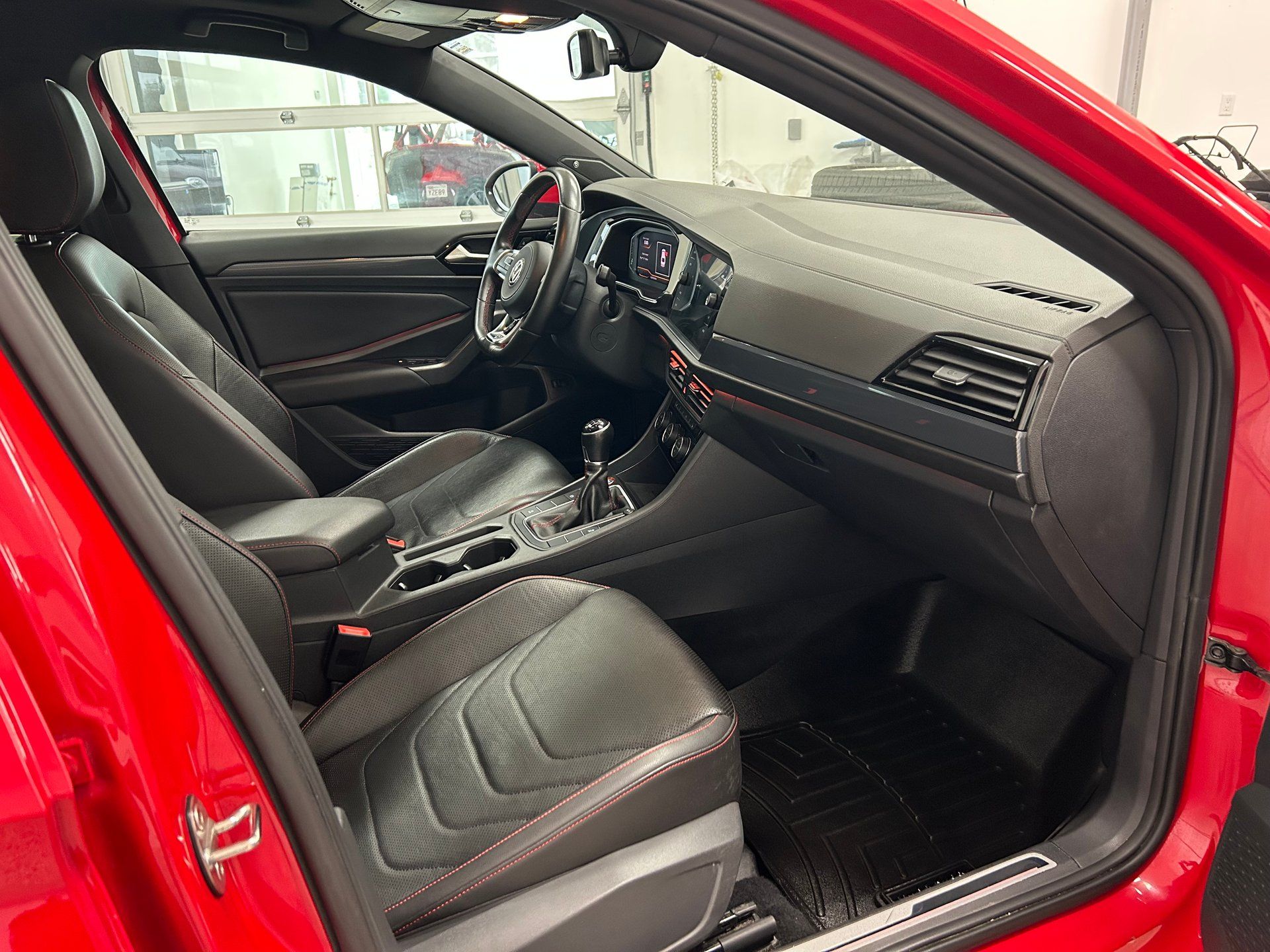 Volkswagen Jetta GLI 2019 - Image 18