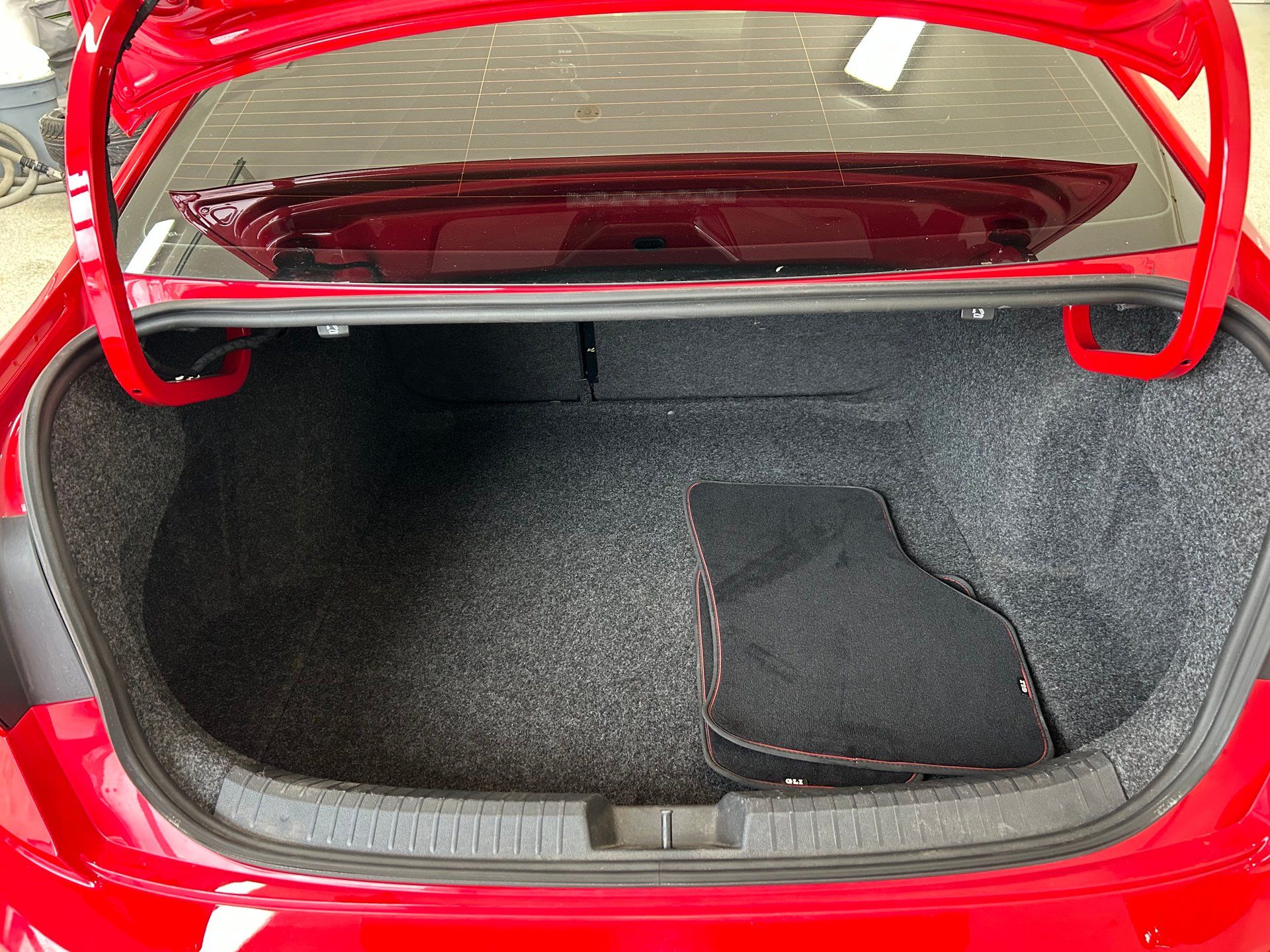 Volkswagen Jetta GLI 2019 - Image 15