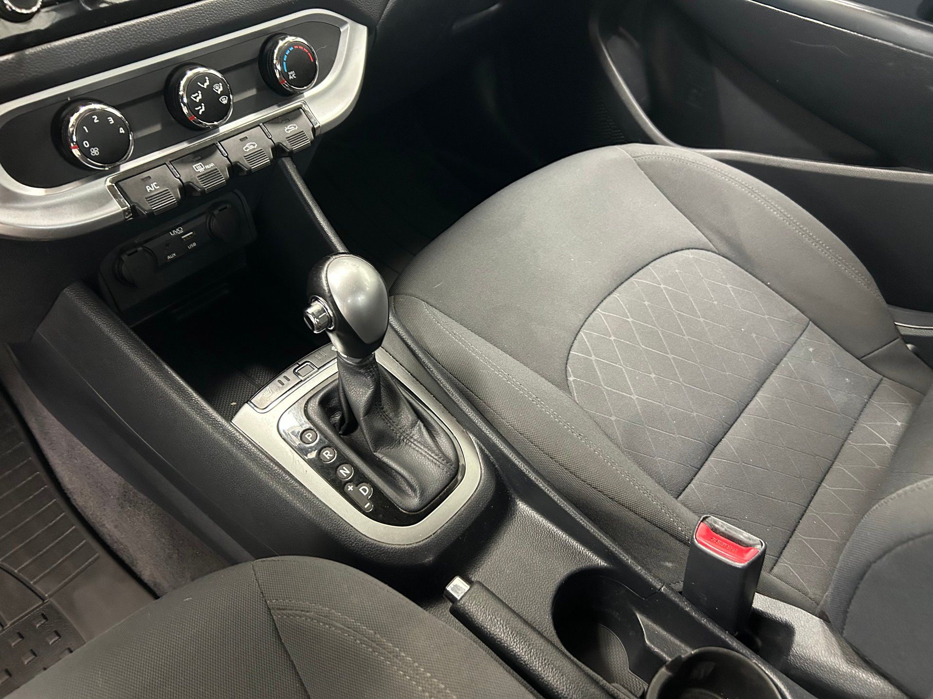 Kia Rio 2017 - Image 12