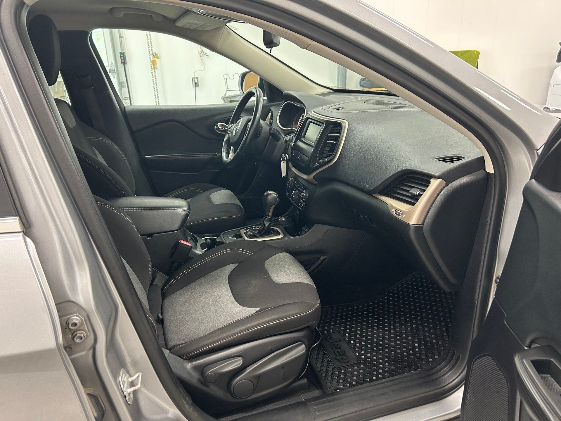 Jeep Cherokee 2014 - Image 17