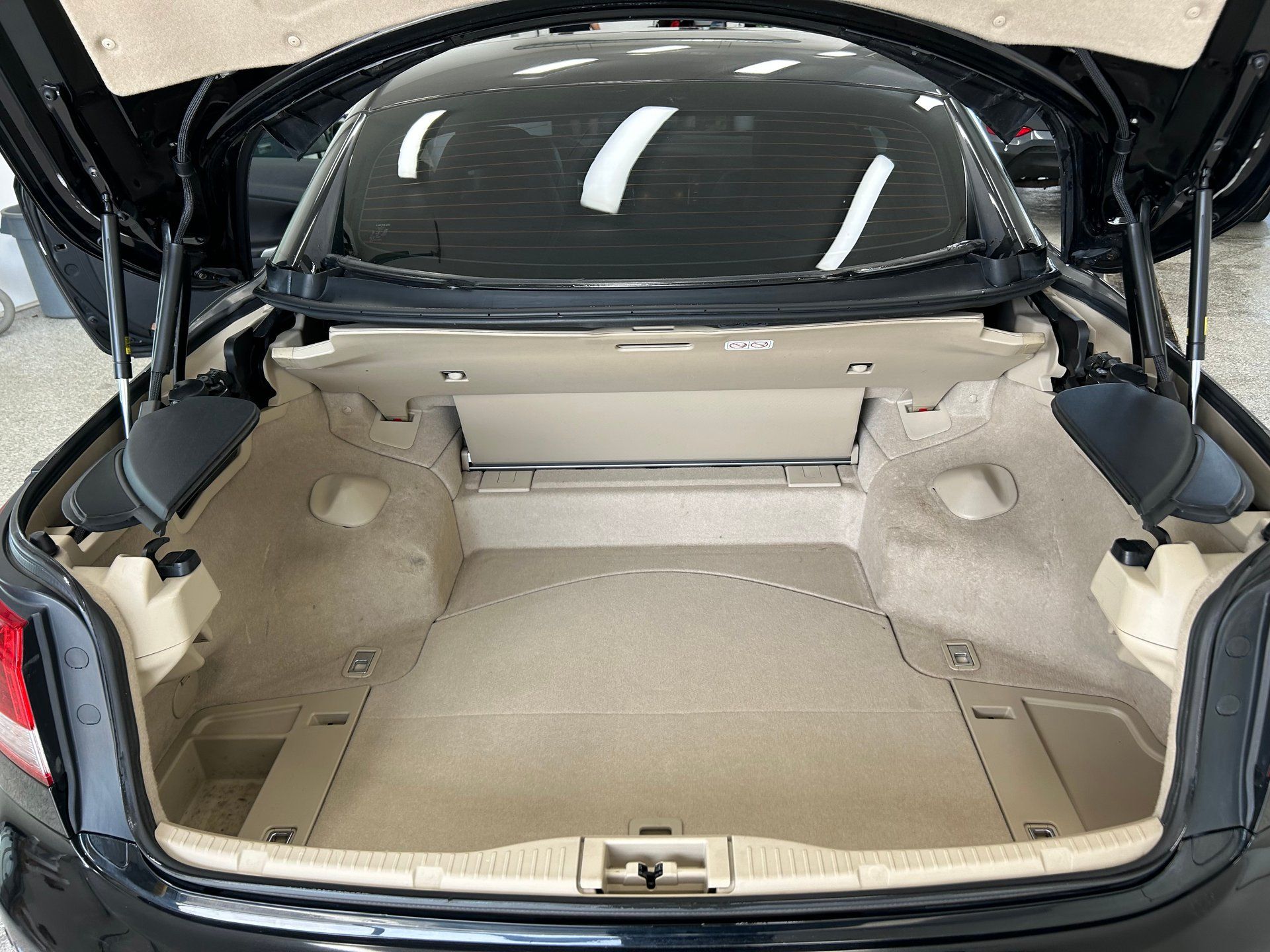 Lexus IS 250C 2011 - Image 15
