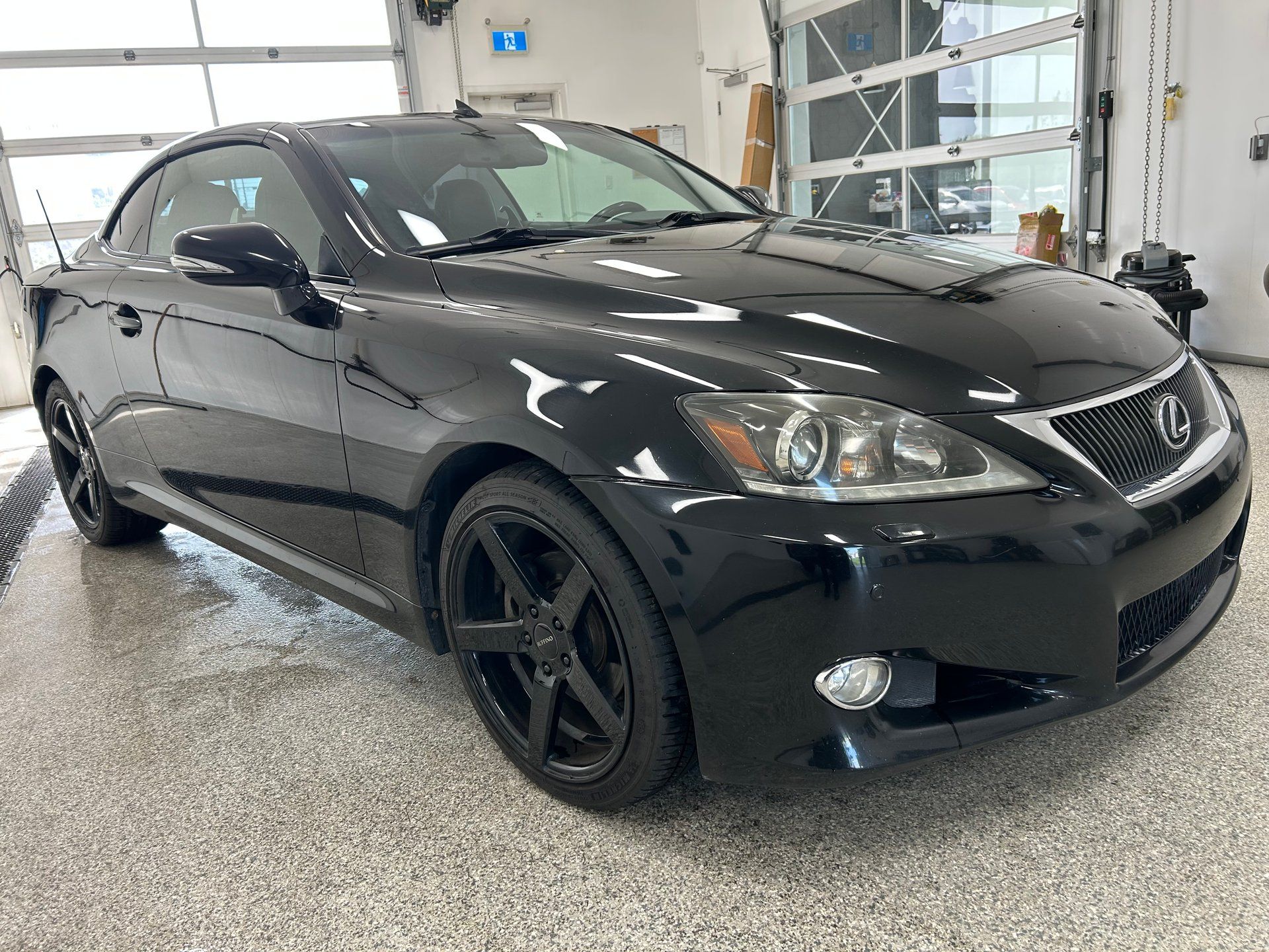 Lexus IS 250C 2011 - Image 7