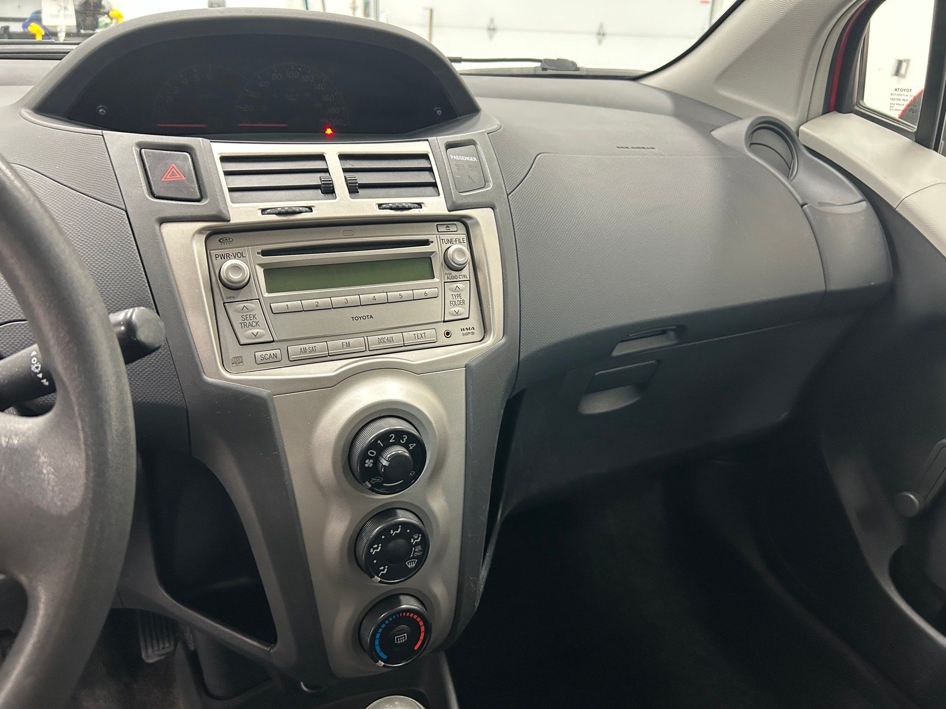 Toyota Yaris 2010 - Image 12