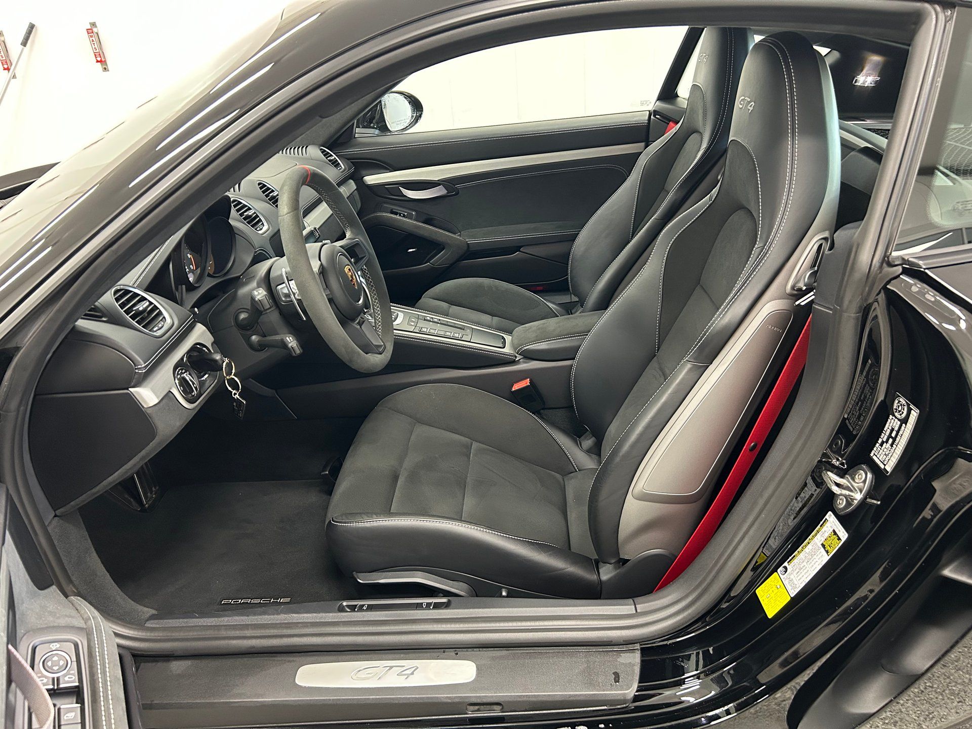 Porsche 718 Cayman 2022 - Image 8