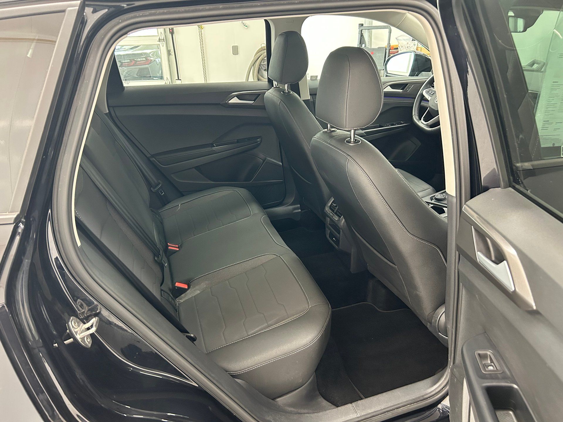 Volkswagen Taos 2025 - Image 17