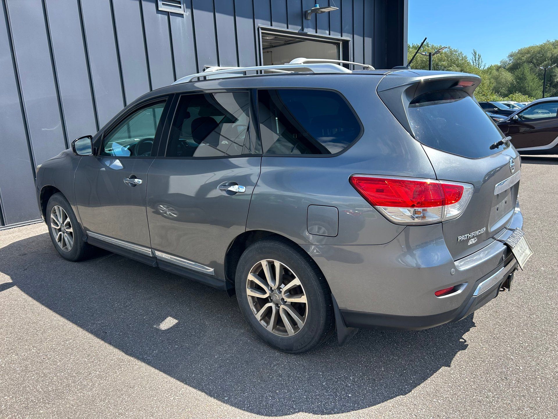 Nissan Pathfinder 2015 - Image 2