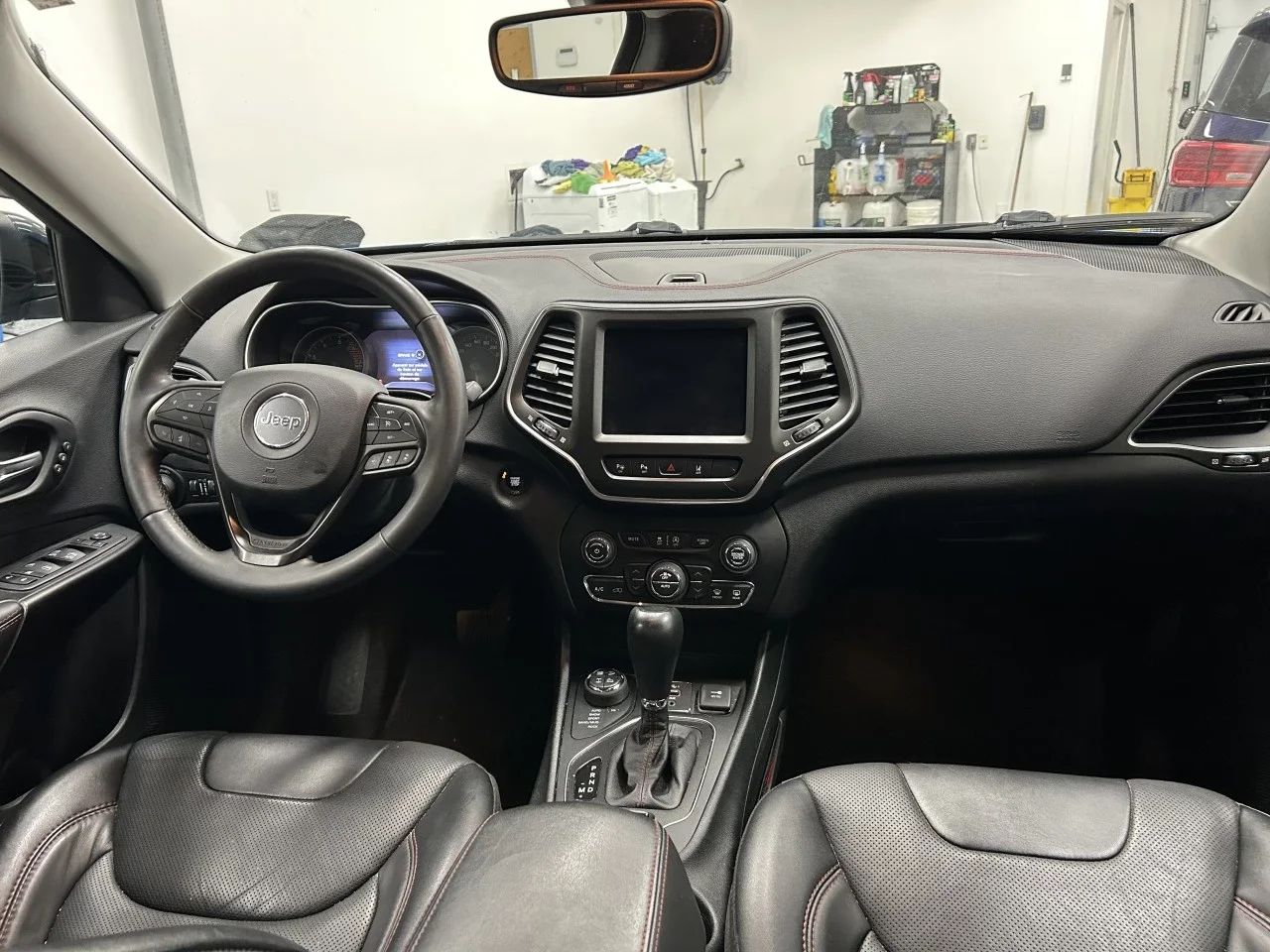 Jeep Cherokee 2023 - Image 8